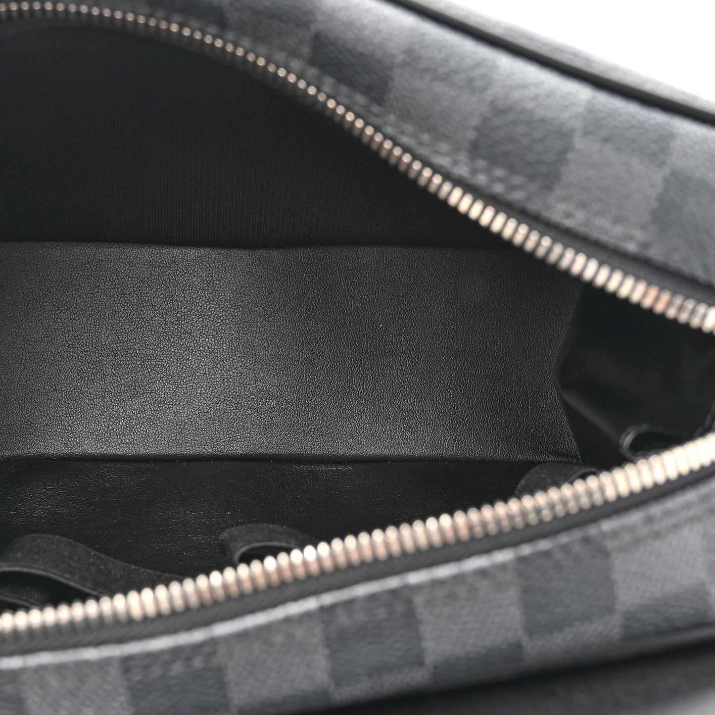 Damier Graphite Hanging Toiletry Kit
