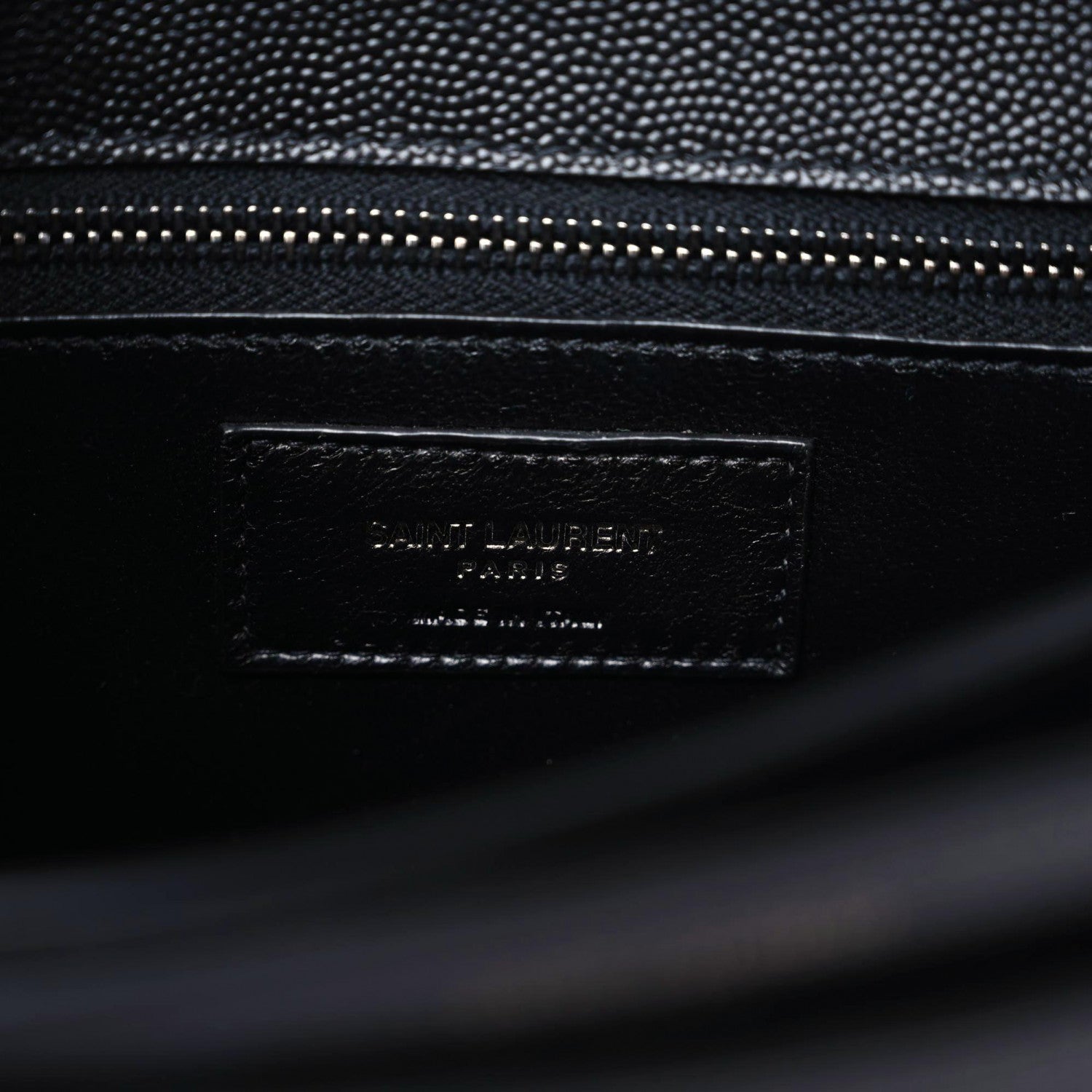 Saint Laurent Grain De Poudre Monogram Cassandra Clasp Bag Black 7 of 9
