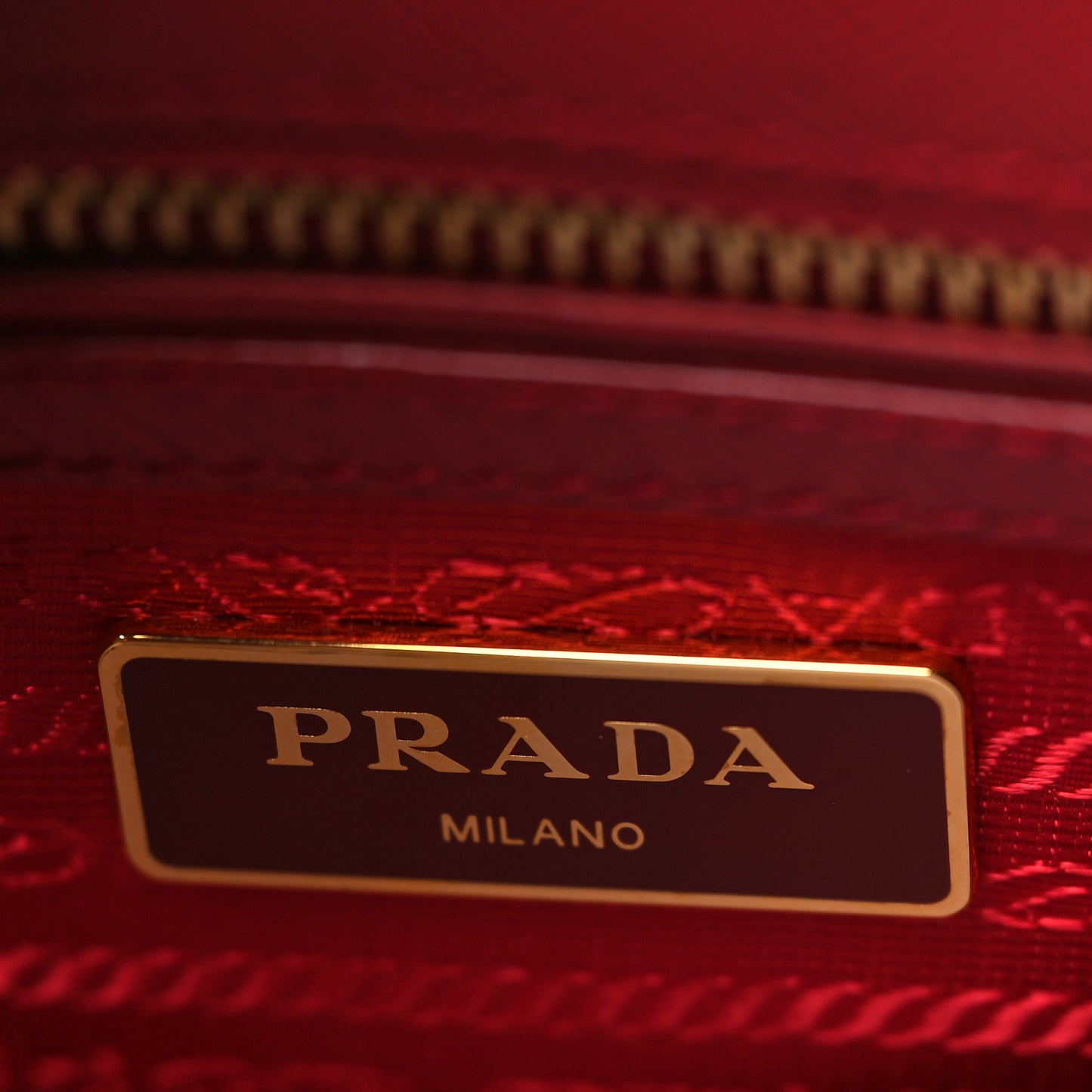 Saffiano Vernice Small Galleria Double Zip Rosso