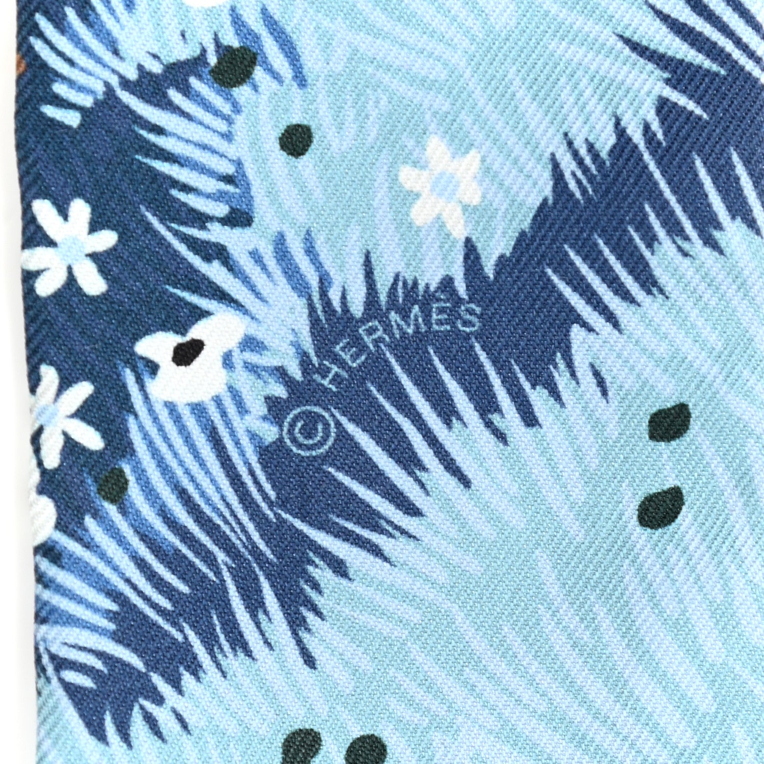 Hermes Silk Dans un Jardin Anglais Twilly Ciel Marine Brun 3 of 4