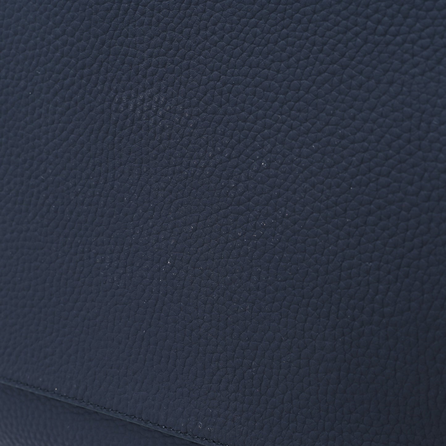 Matte Grained Calfskin Soft Margaux 15 Marine