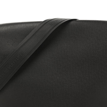 Louis Vuitton Taiga Roman GM Messenger Black 7 of 10