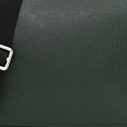 Louis Vuitton Taiga District PM Epicea 7 of 10