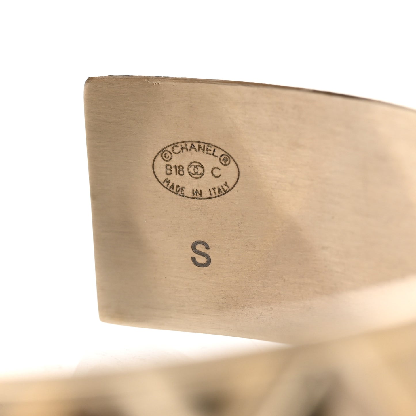 Quilted Logo Twist Bangle S Gold