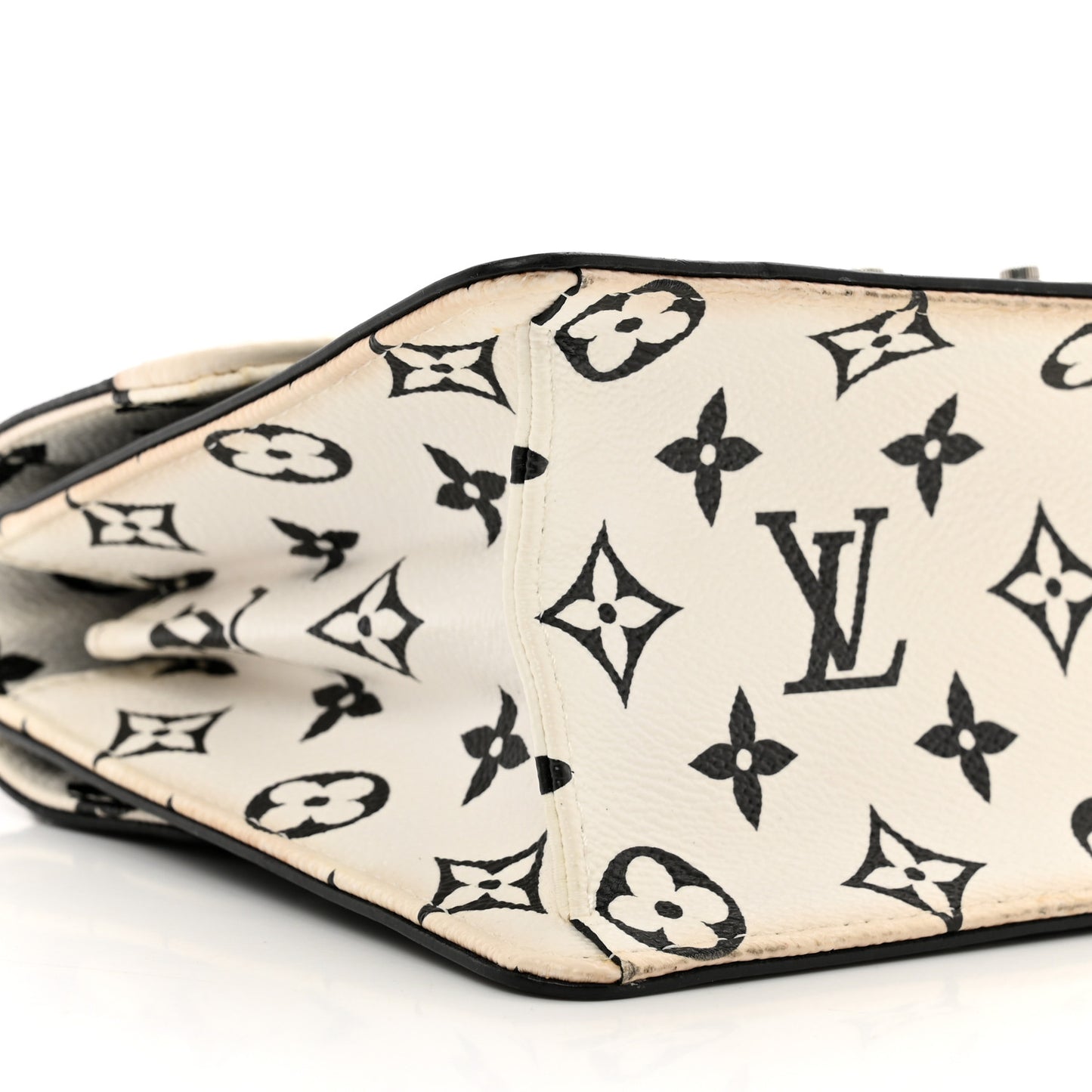 Vernis Epi Monogram Wynwood Black White