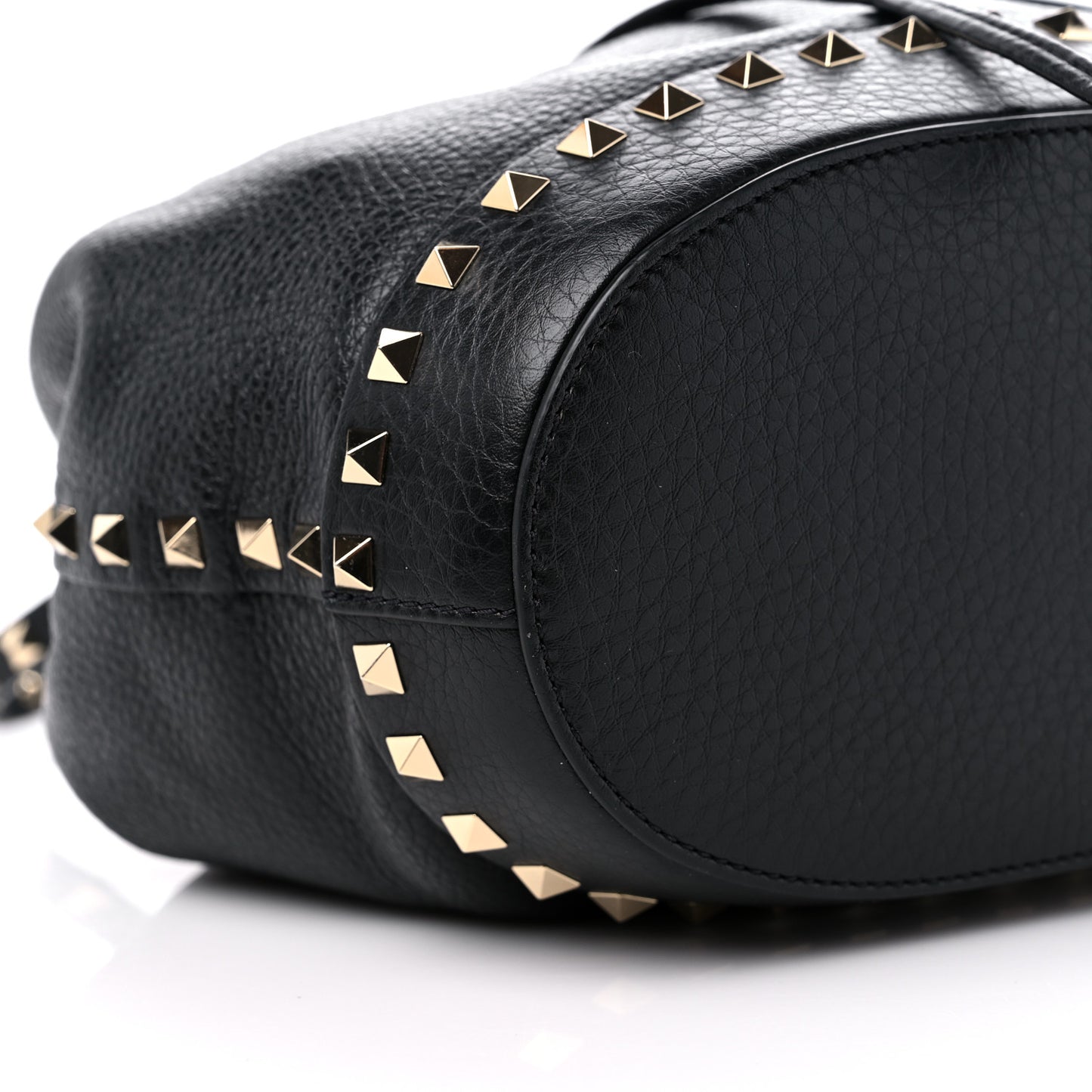 Pebbled Calfskin Small Rockstud Bucket Bag Black