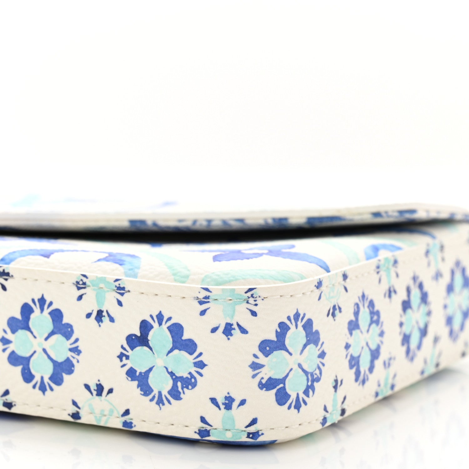 Louis Vuitton Monogram Giant By The Pool 2.0 Felicie Pochette Chain Wallet Lagoon Blue 9 of 9