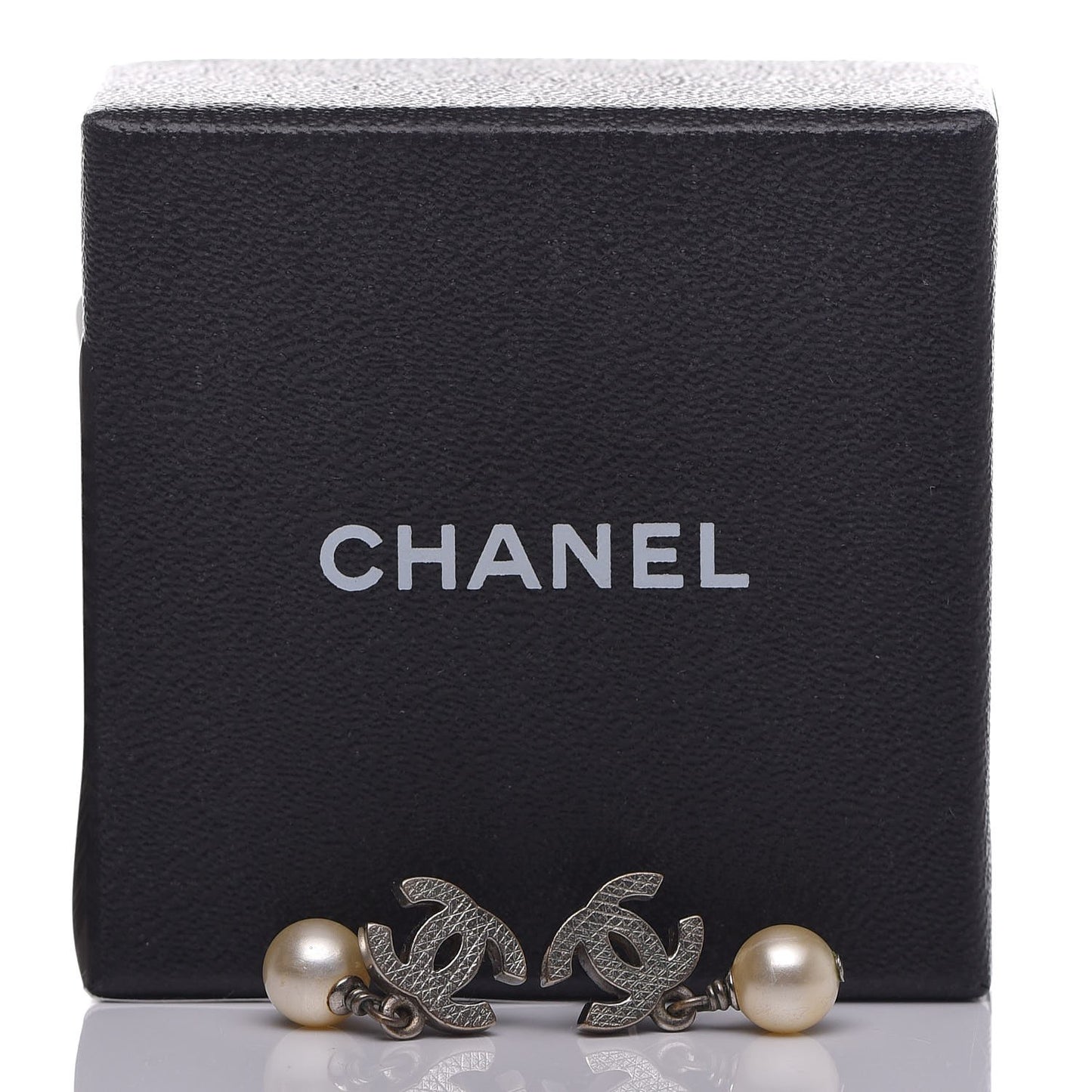 Pearl Quilted CC Drop Earrings Silver