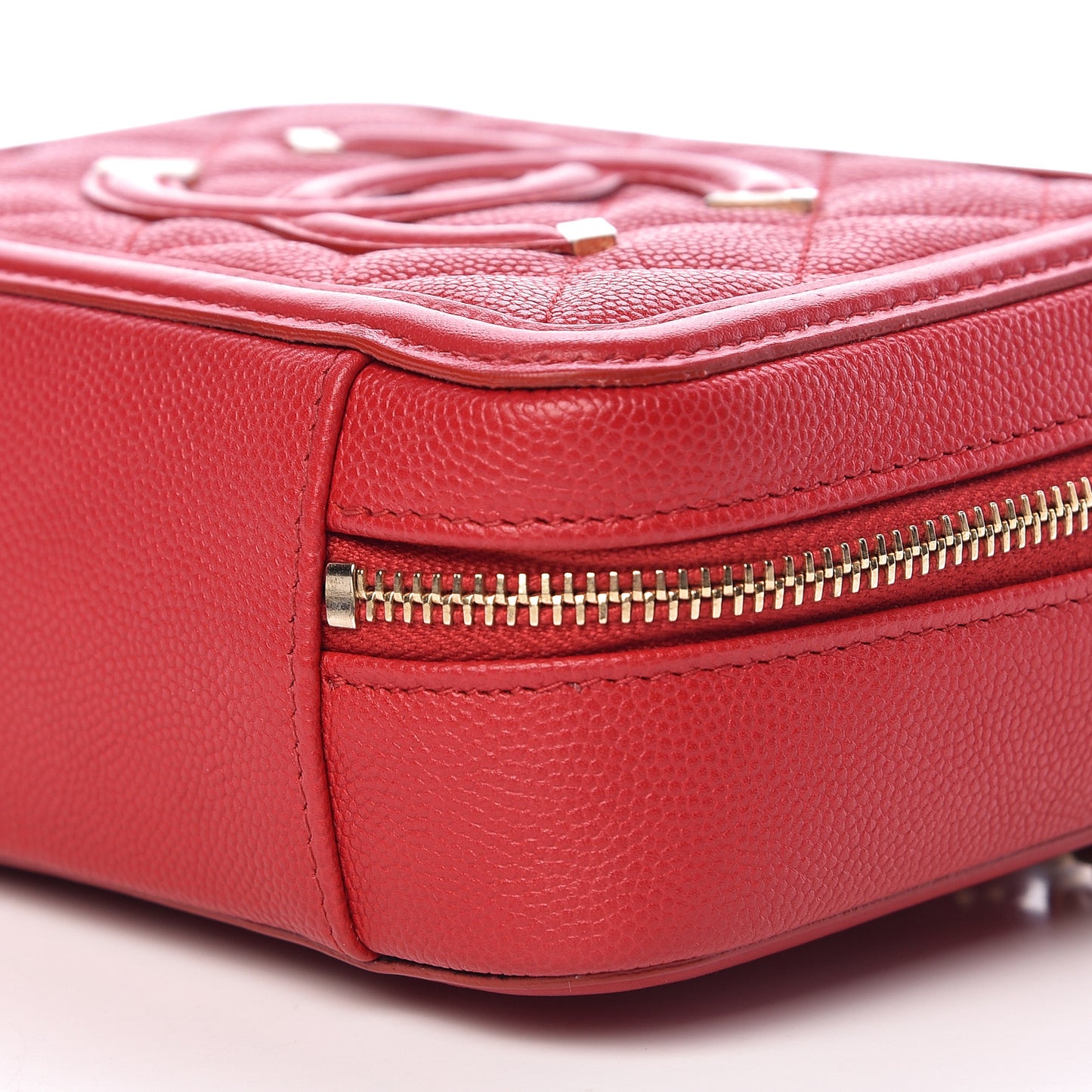 Caviar Quilted Filigree Vanity Clutch With Chain Red