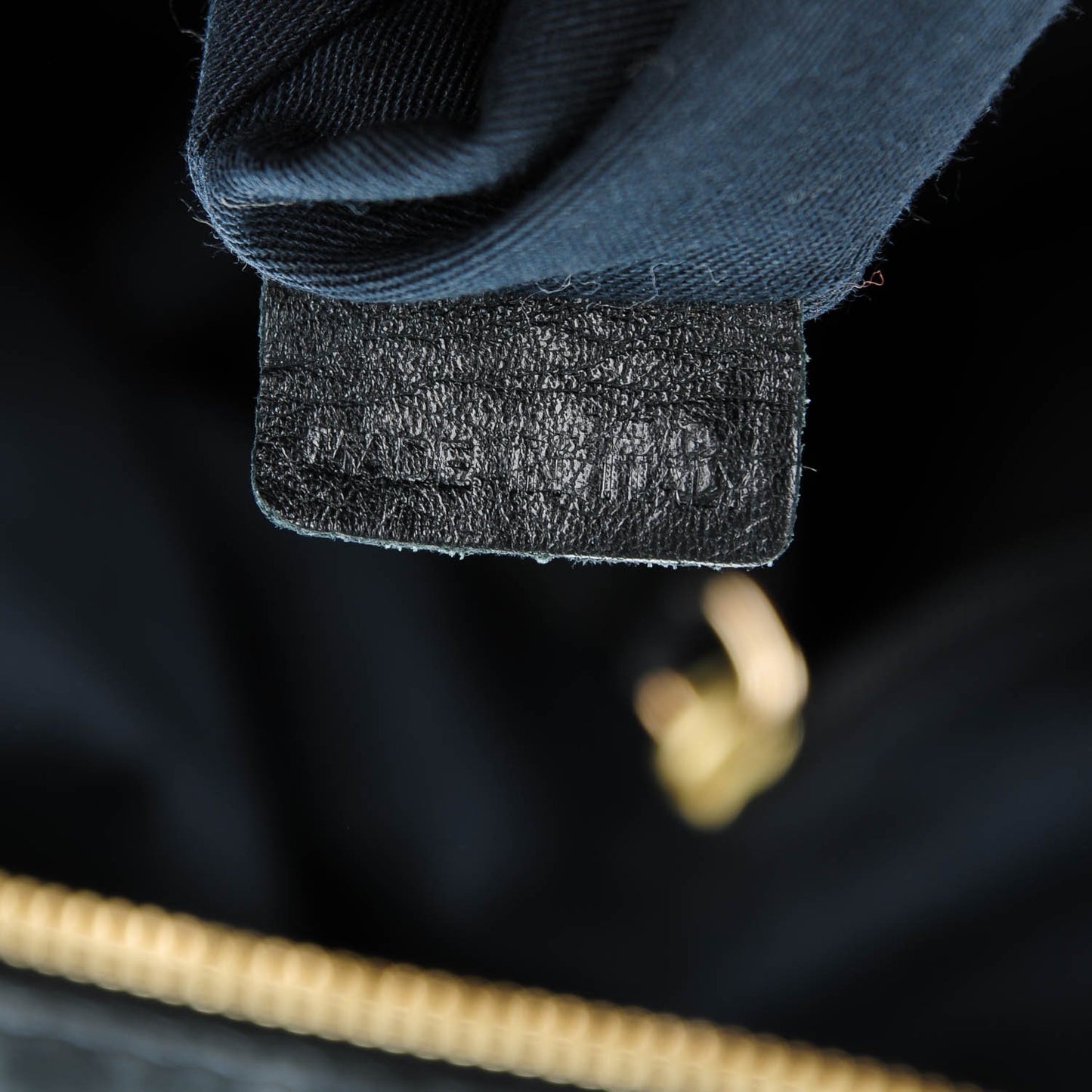 Calfskin Medium Pocket Nightingale Black