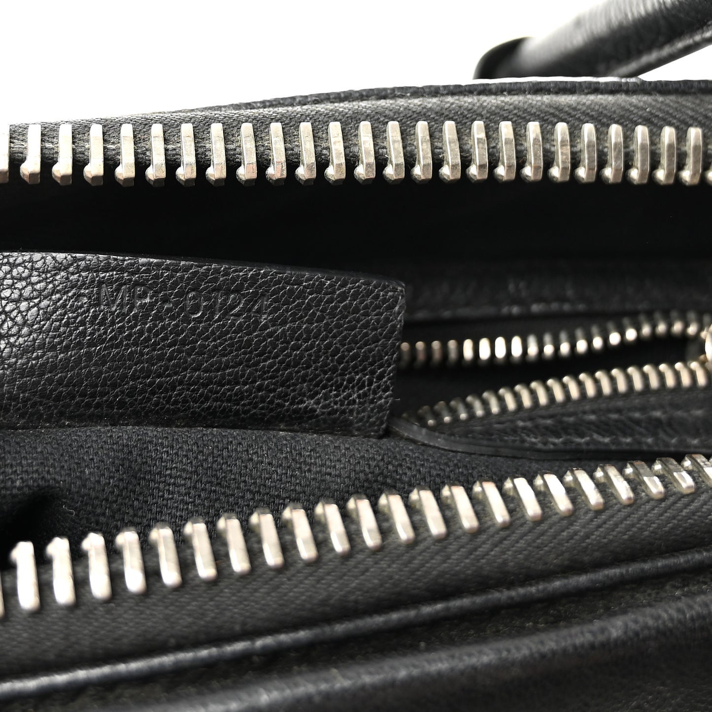 Sugar Goatskin Medium Antigona Black