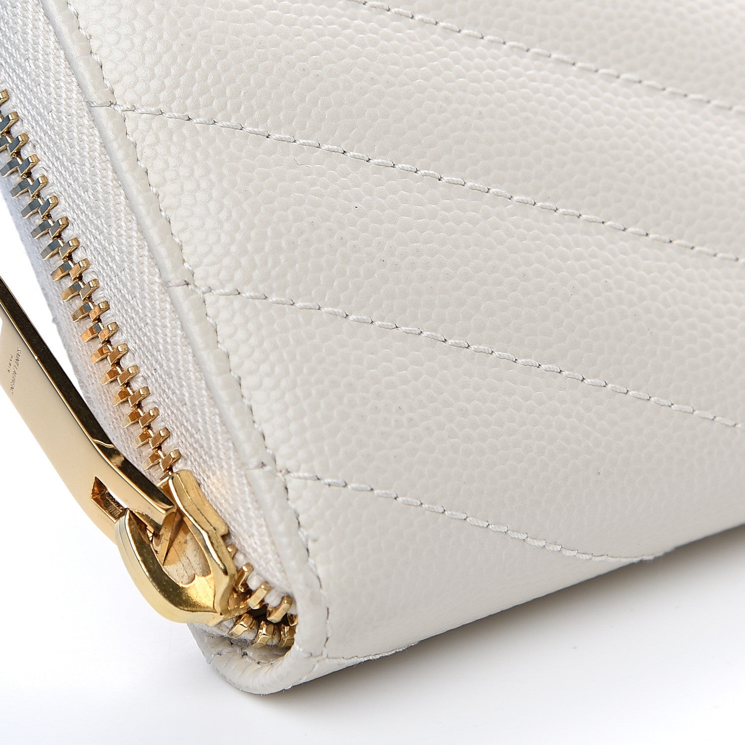 Saint Laurent Grain De Poudre Matelasse Chevron Monogram Zip Around Wallet Porcellana 6 of 7