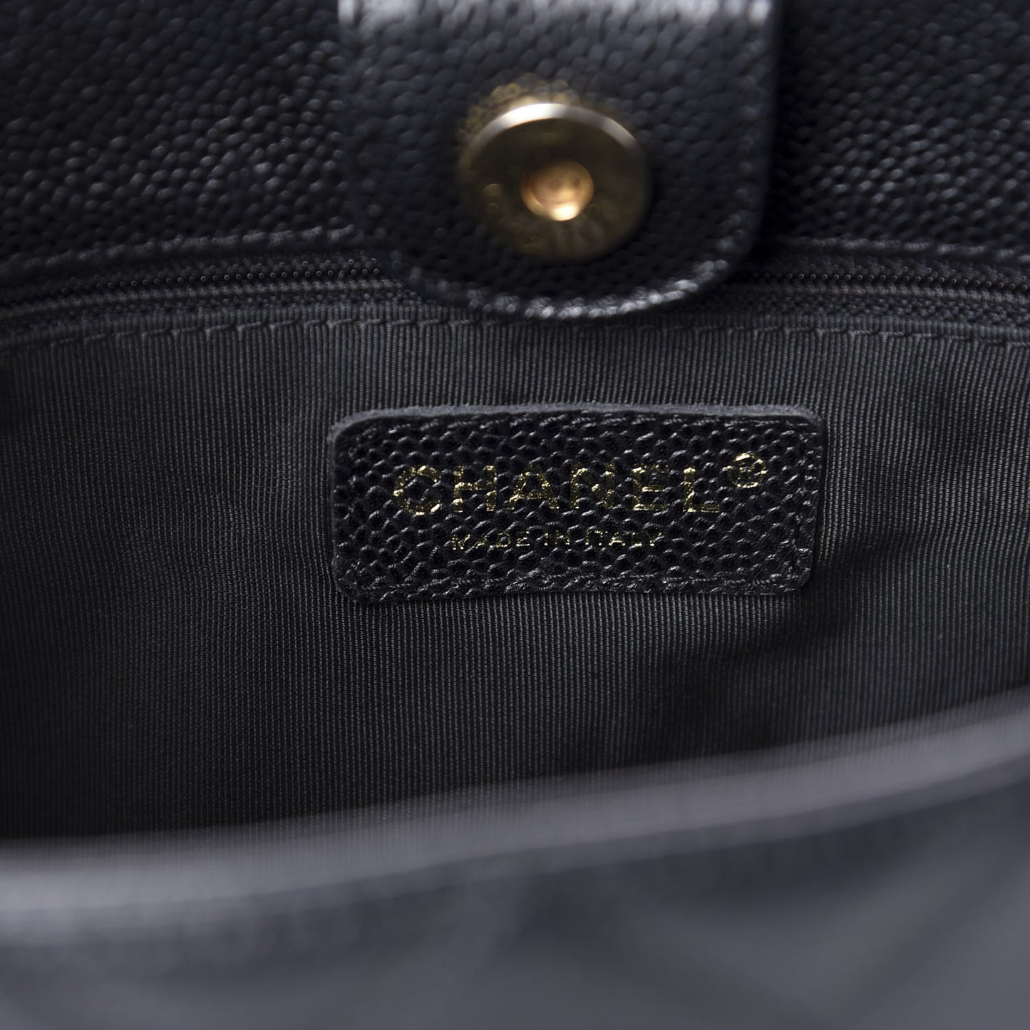 Caviar Quilted Petit Shopping Tote PST Black