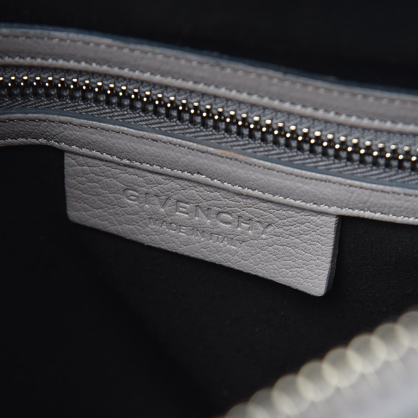 Sugar Goatskin Medium Chain Animation Lucrezia Grey