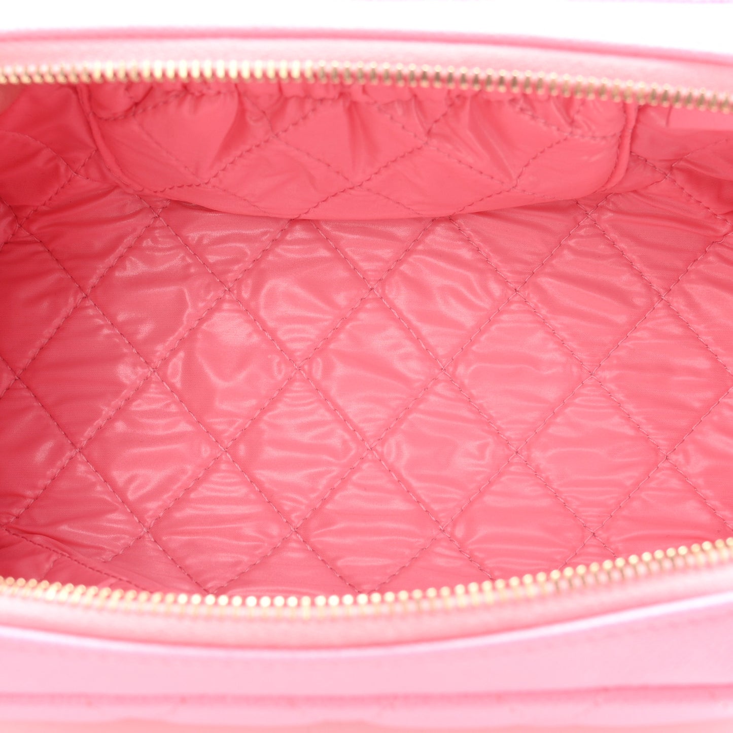 Caviar Quilted Toiletry Case With Chain Pink