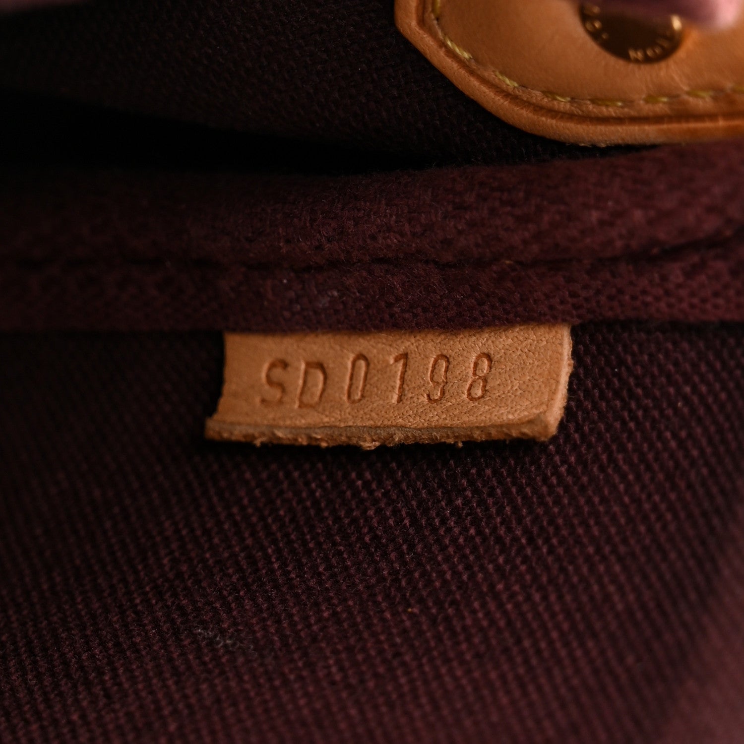 Louis Vuitton Monogram Favorite MM 8 of 13