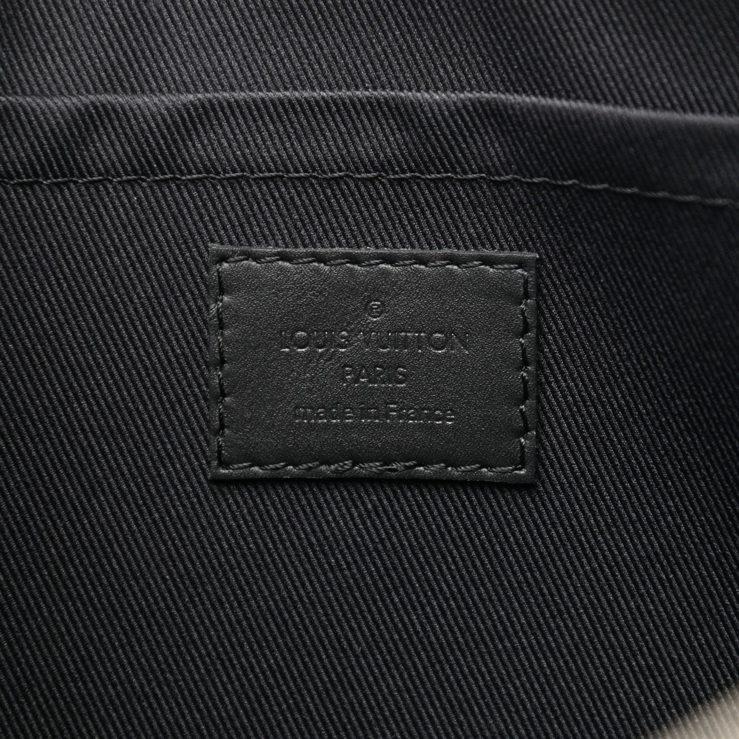 Damier Infini Discovery Pochette GM Onyx