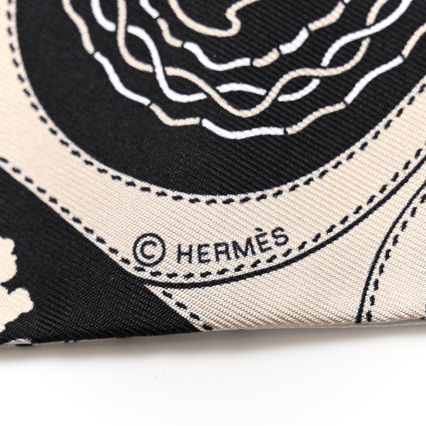 Silk Festival Des Amazones Twilly Grege Black White