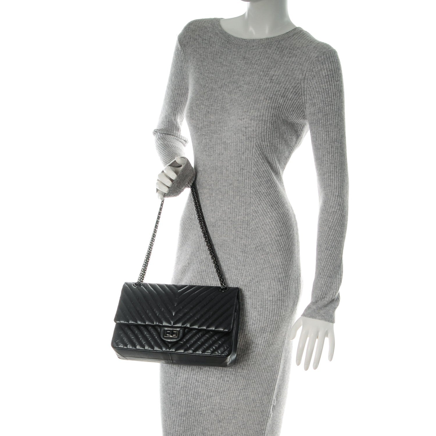 Chanel Aged Calfskin Chevron 2.55 Reissue 226 So Black 2 of 8