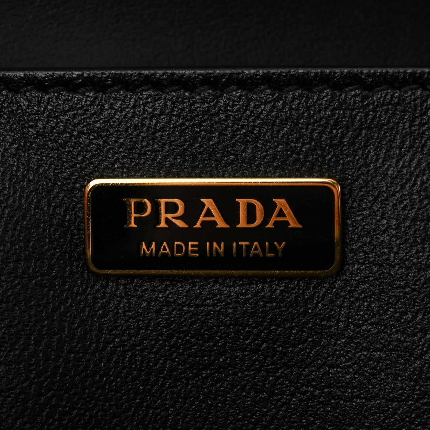 City Calf Saffiano Cahier Hearts Bag Black