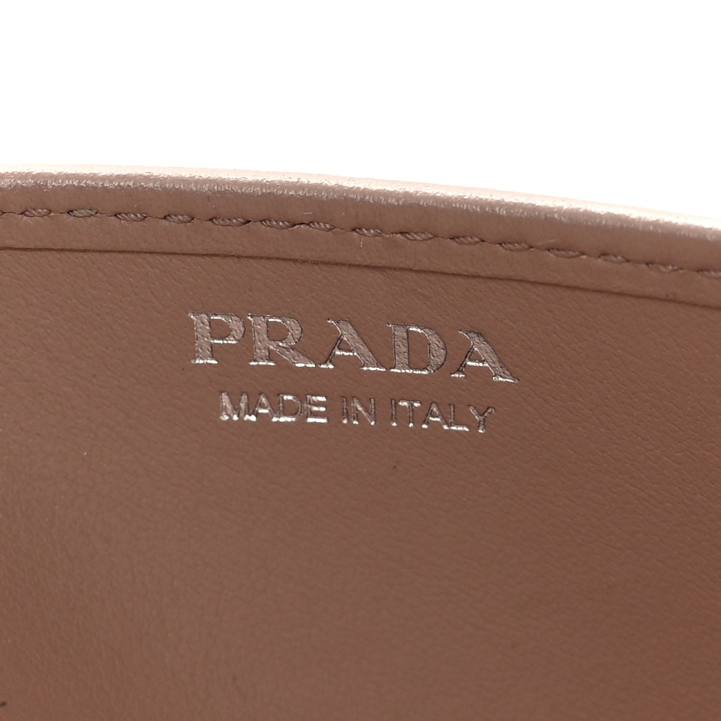 Soft Calfskin Impunture Diagramme Chain Wallet Cipria