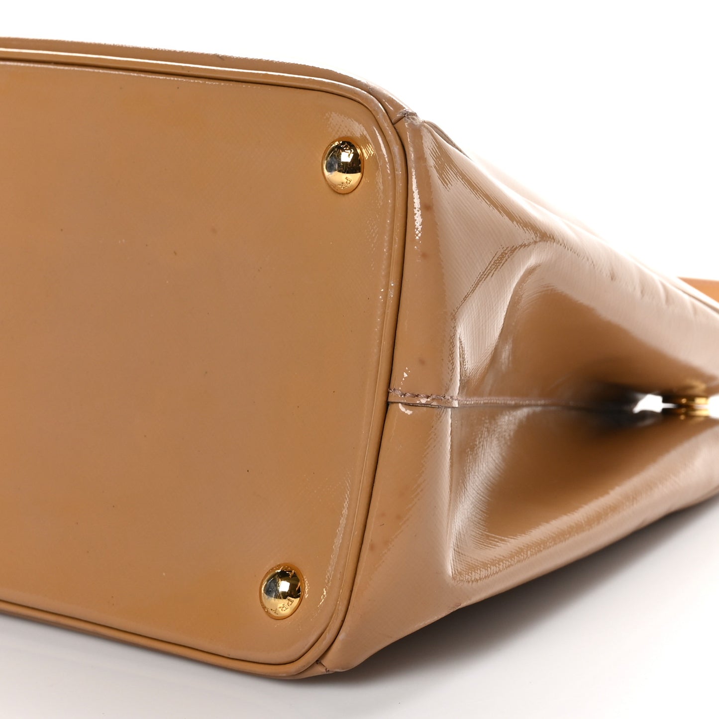Saffiano Vernice Galleria Medium Double Zip Tote Cammeo