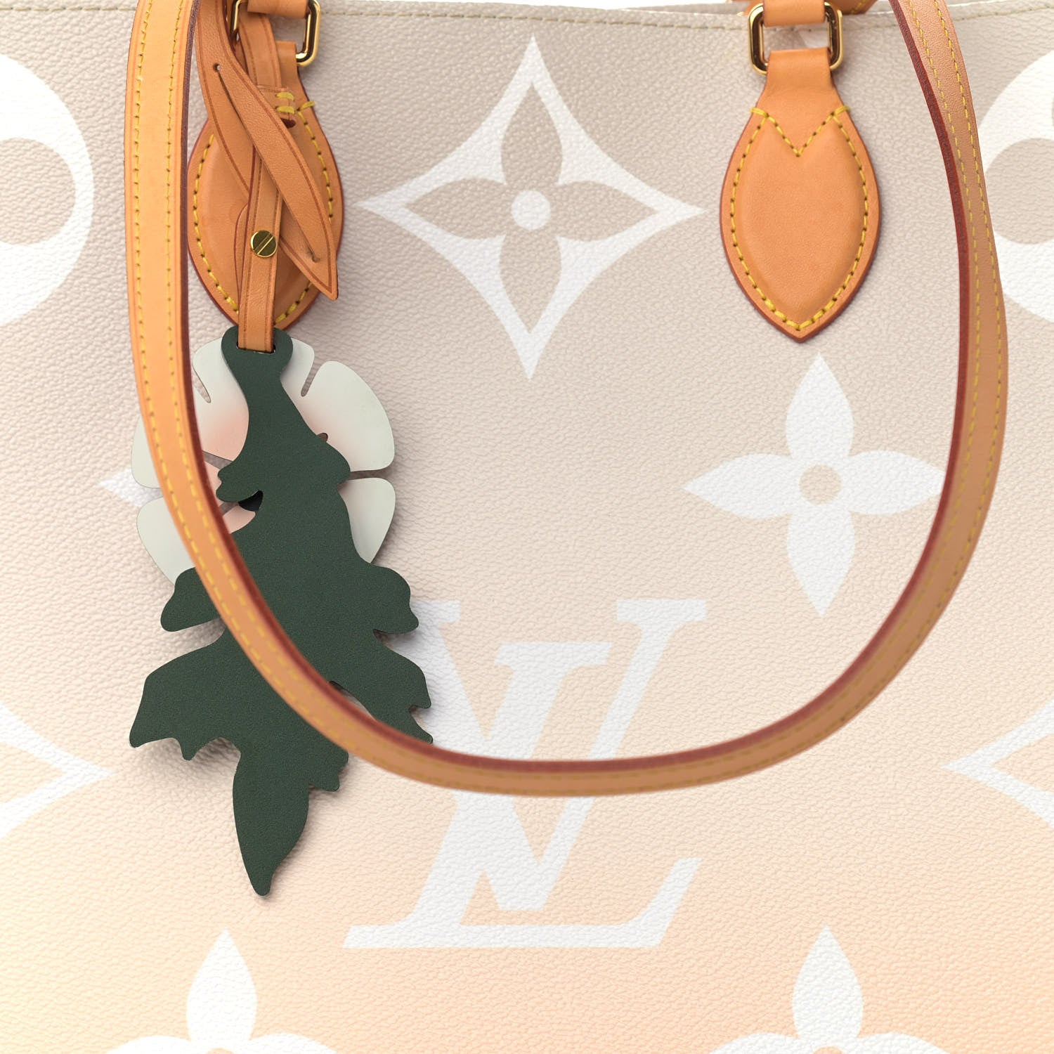 Louis Vuitton Monogram Giant By The Pool Onthego GM Brume 8 of 11