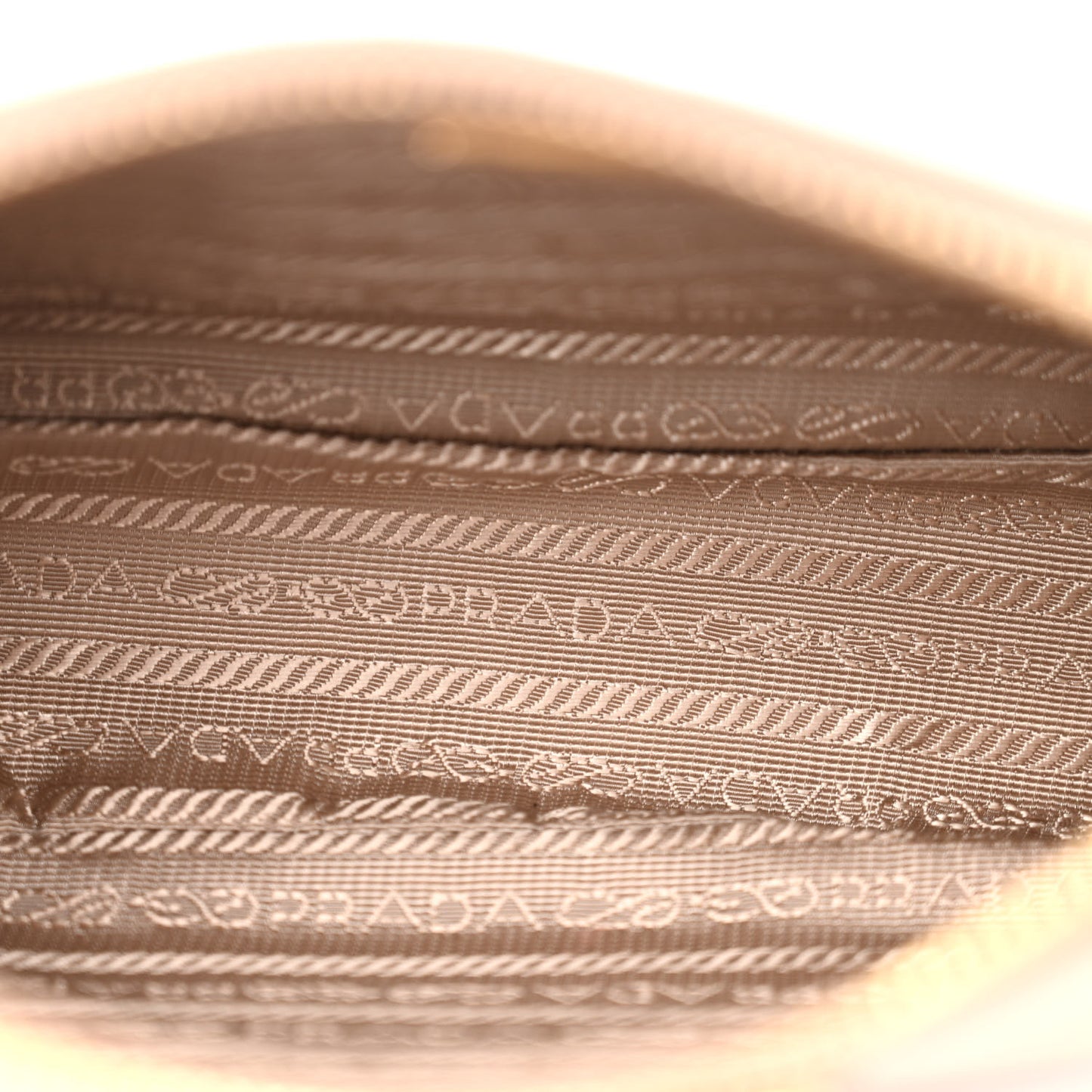 Saffiano Lux Re-Edition 2005 Shoulder Bag Cammeo