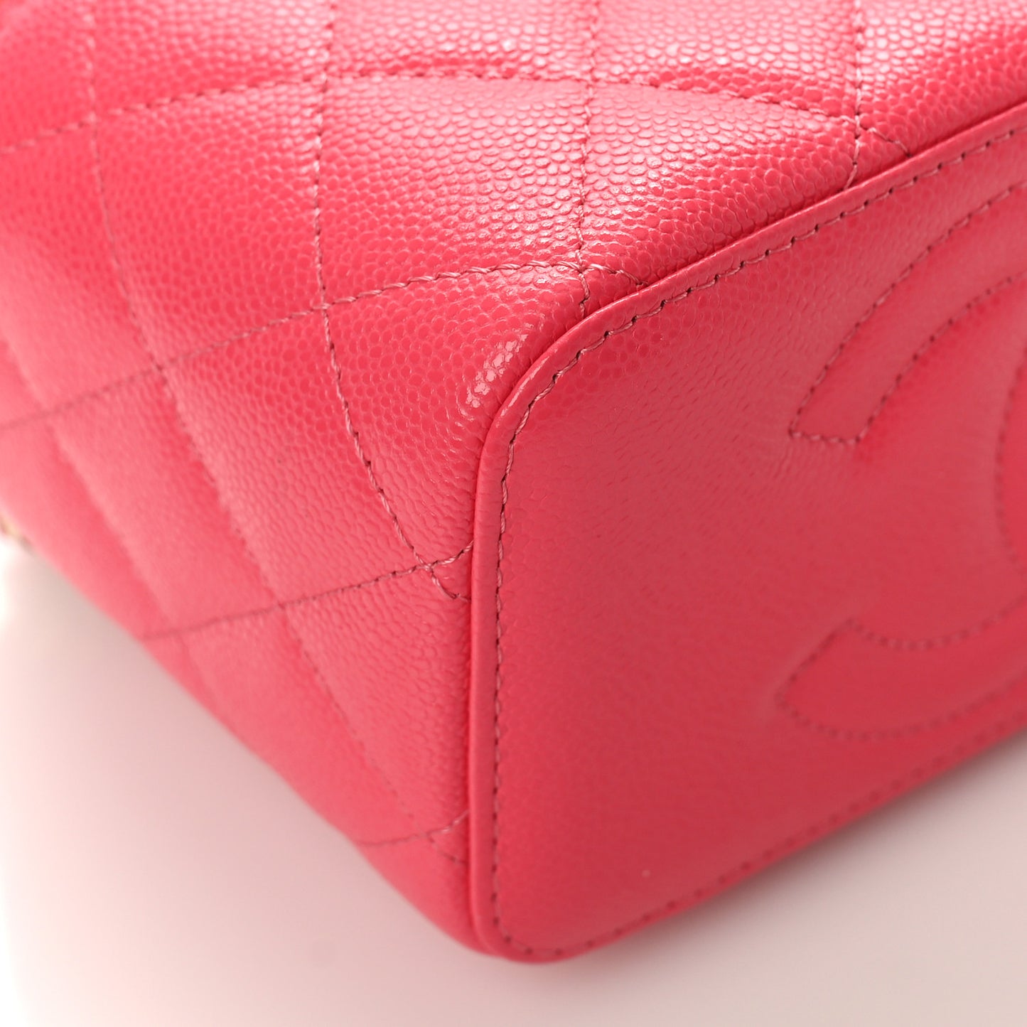 Caviar Quilted Small Vanity Case With Chain Pink
