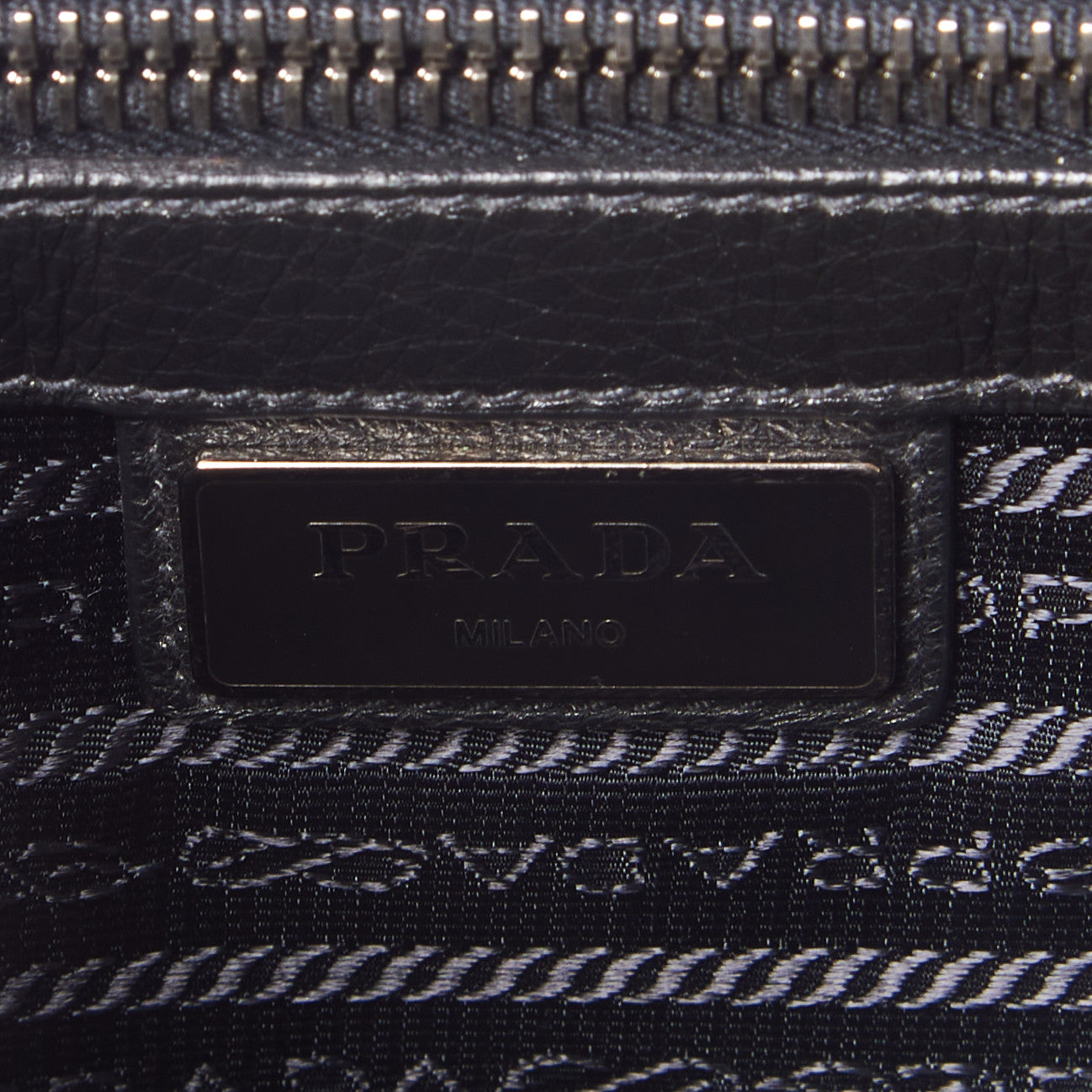 Vitello Daino Flat Flap Messenger Bag Black