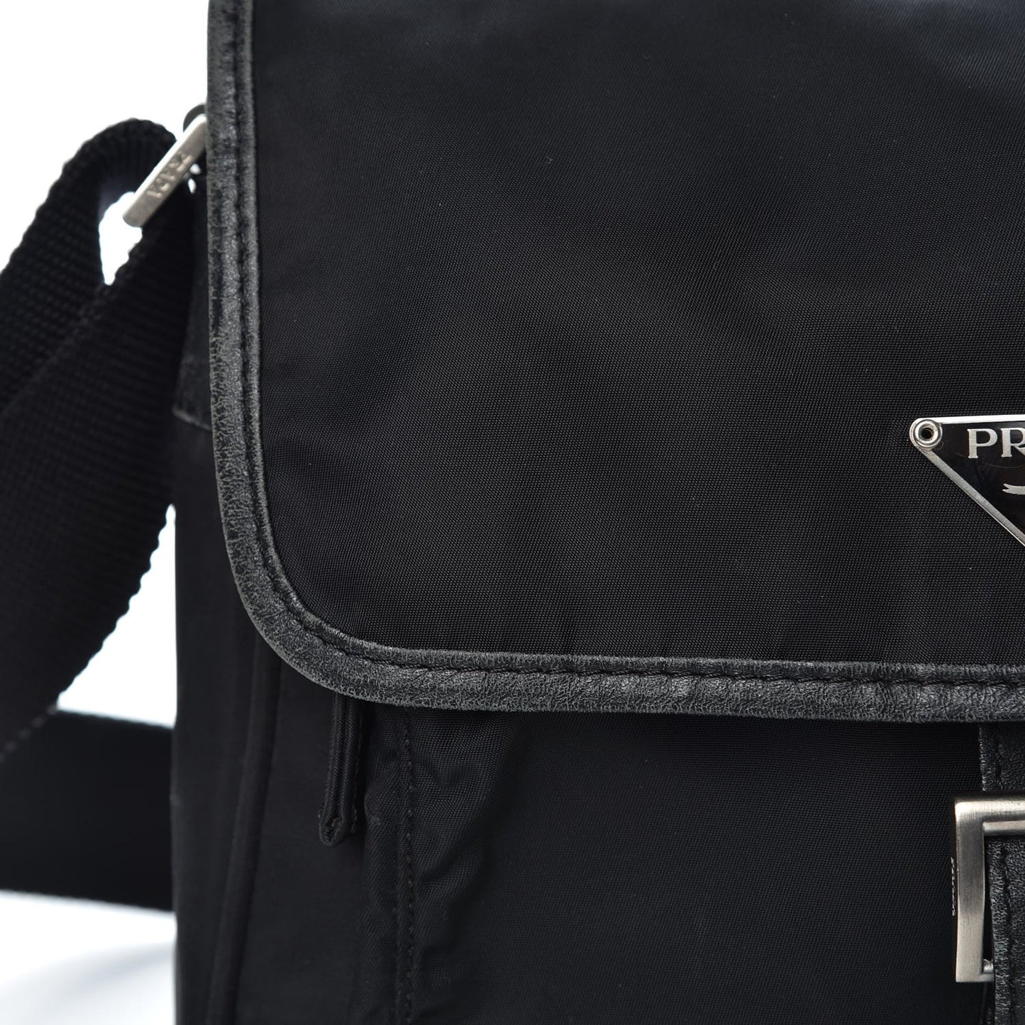 Nylon Vela Messenger Black