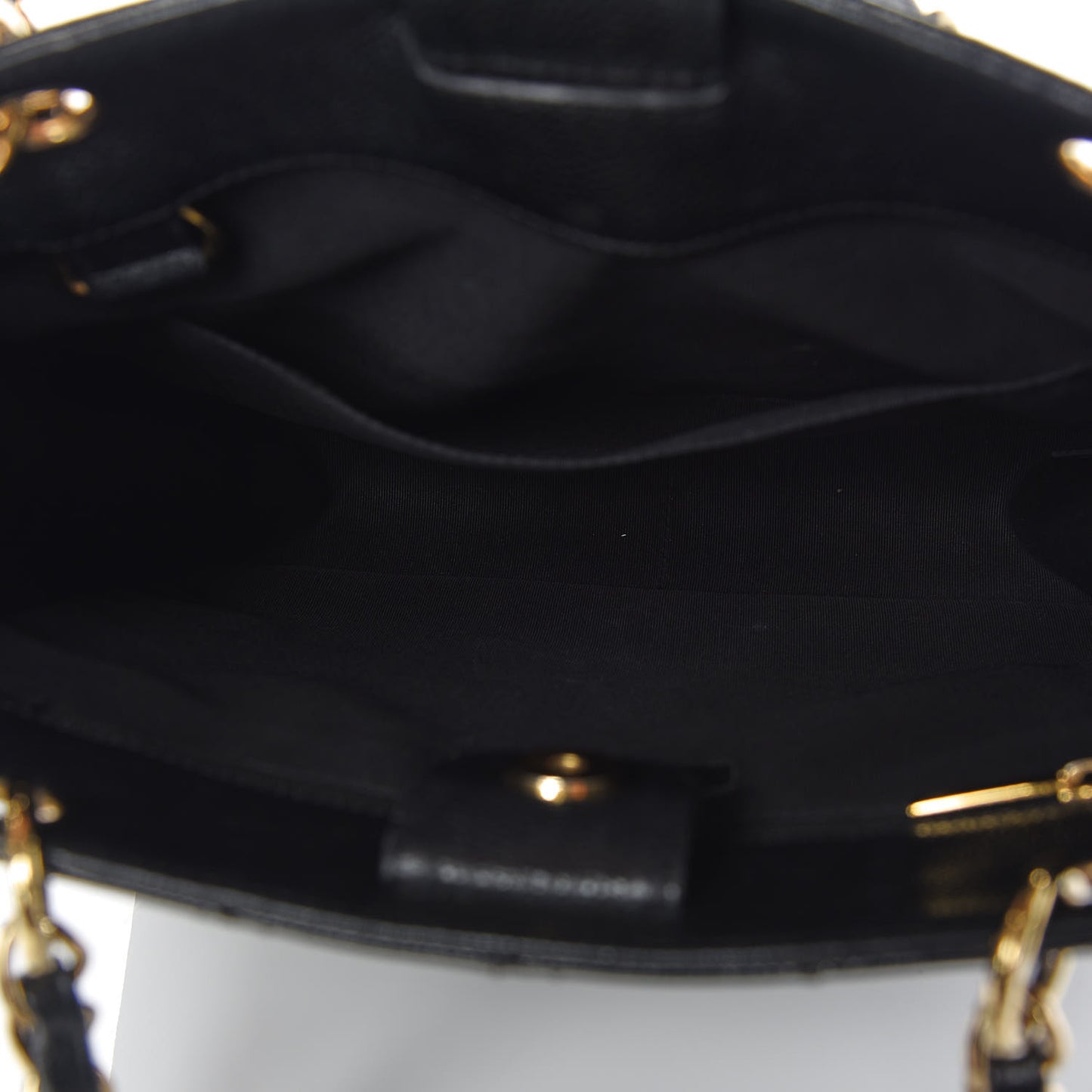 Caviar Quilted Petit Shopping Tote PST Black