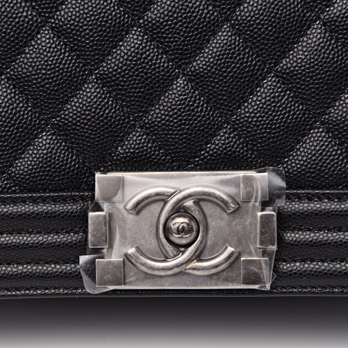 Caviar Quilted Medium Boy Flap Black