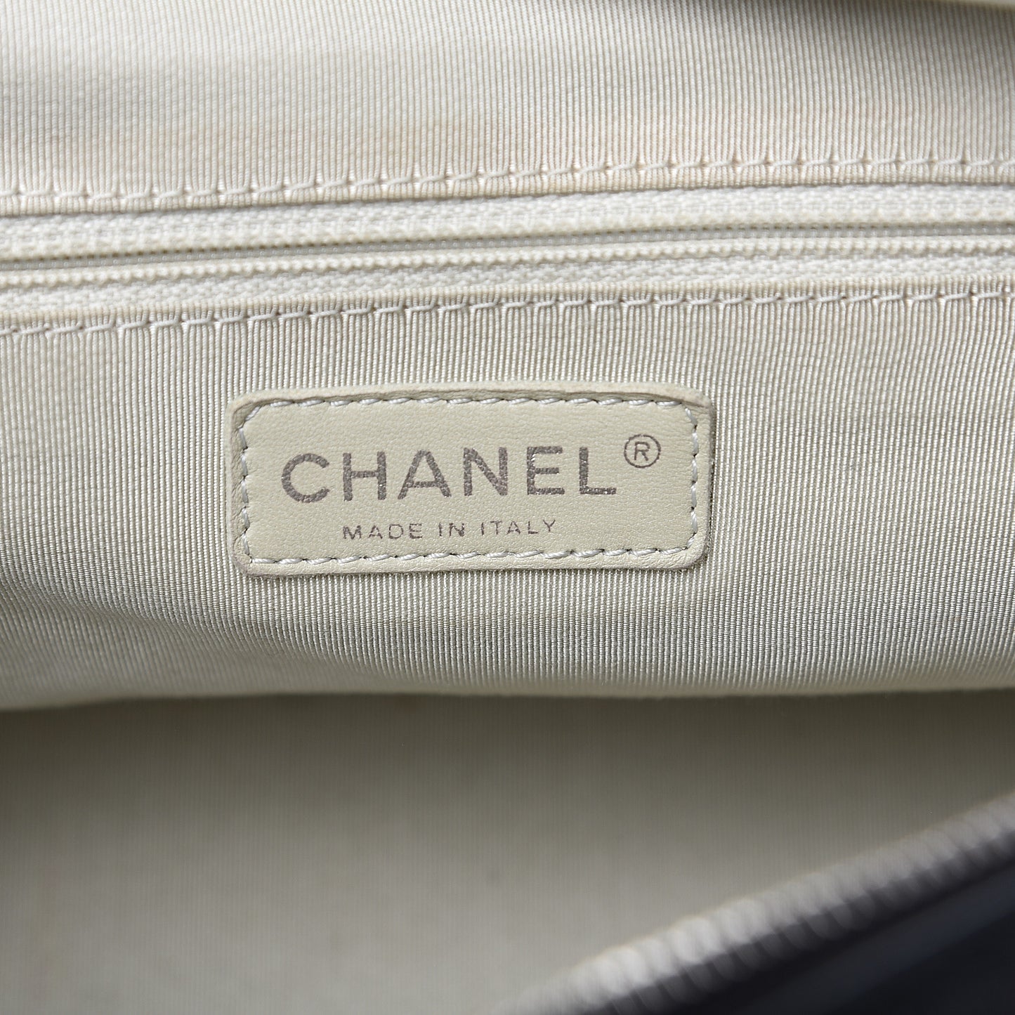 Calfskin Chain Around Bowler Black