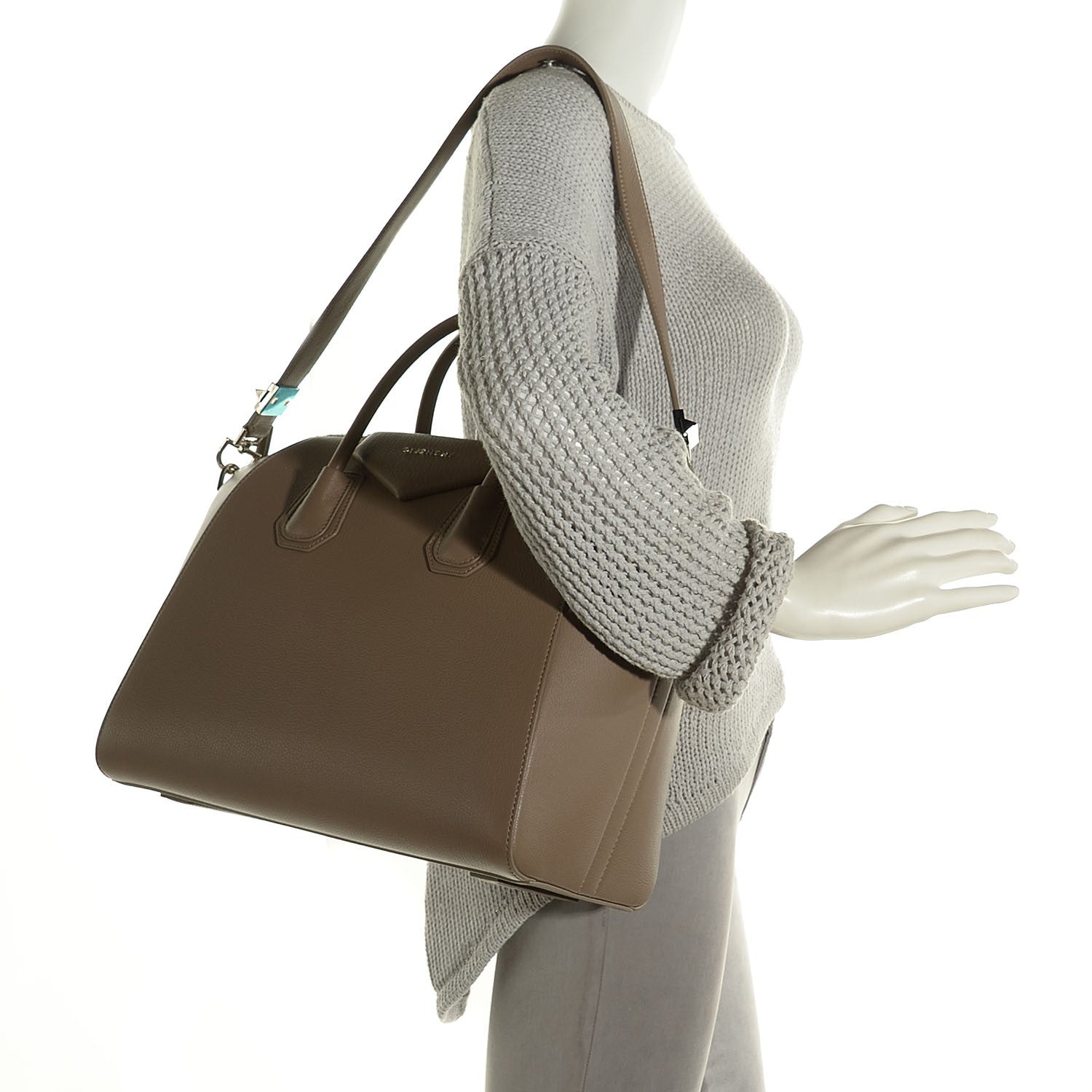 Givenchy Sugar Goatskin Medium Antigona Sand 2 of 10