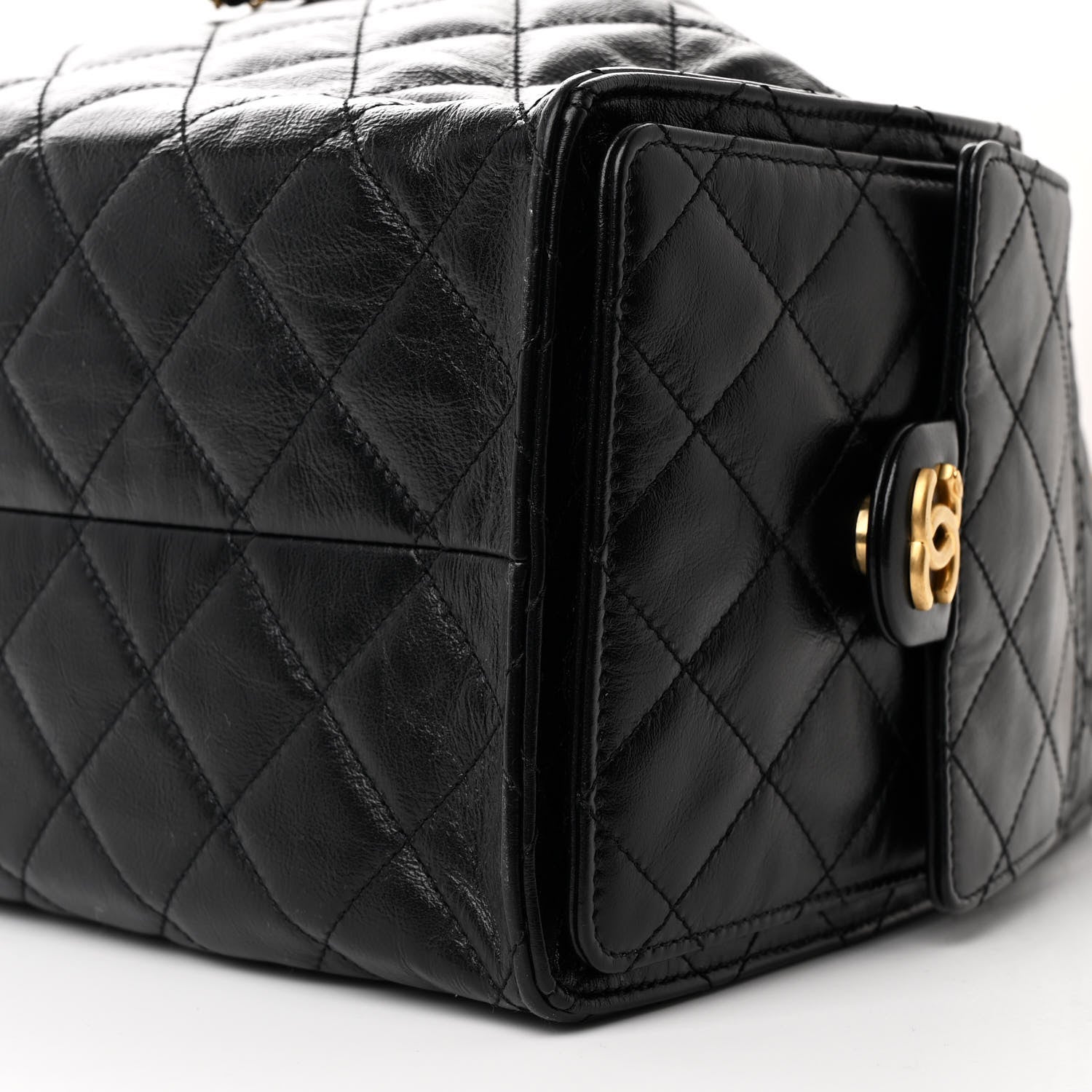 CHANEL ブラック キルティング ボディバッグ Chanel Shiny Crumpled Calfskin Quilted Medium Chanel 25 Handbag