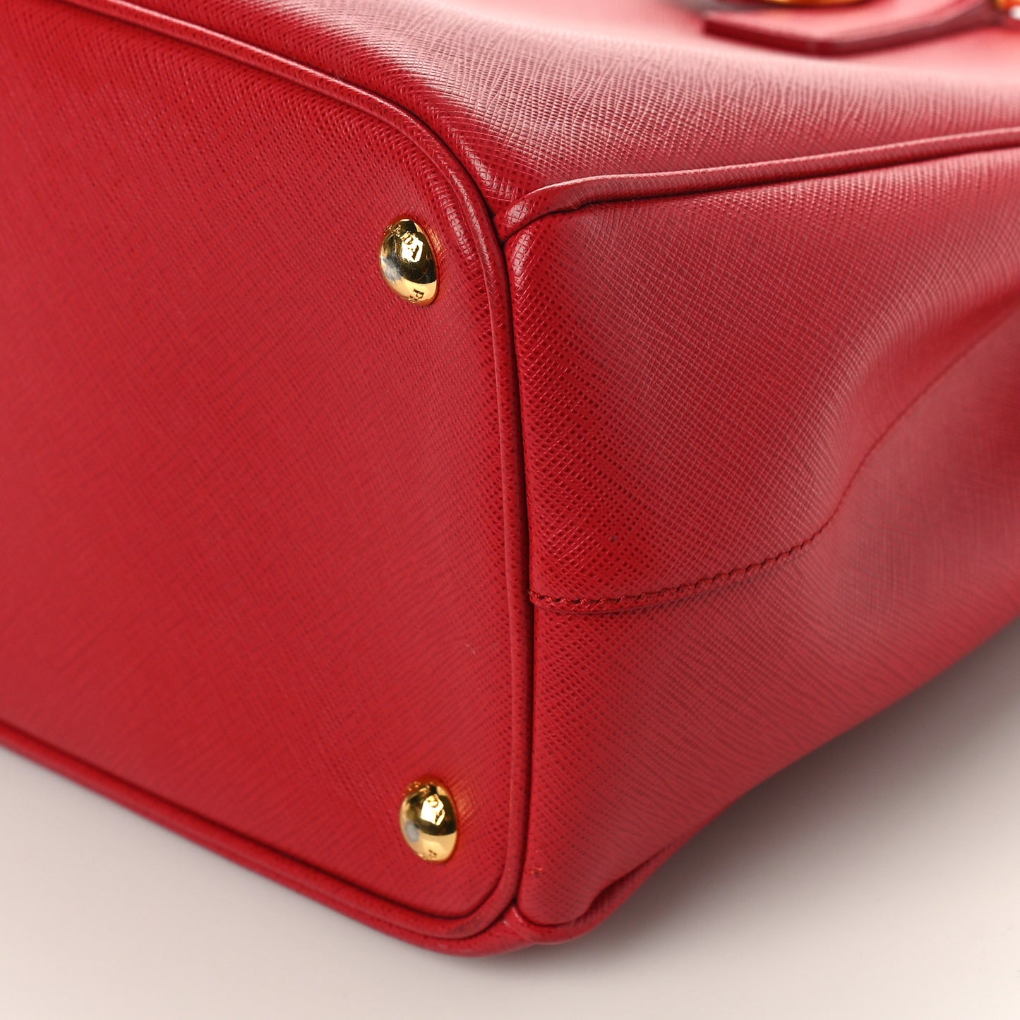 Saffiano Medium Galleria Double Zip Tote Fuoco
