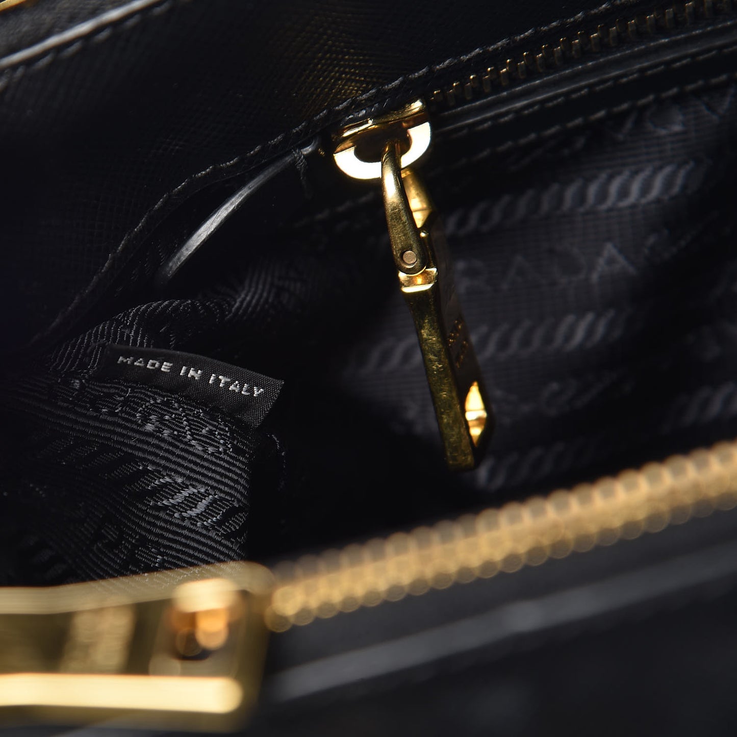 Saffiano Small Galleria Double Zip Tote Black