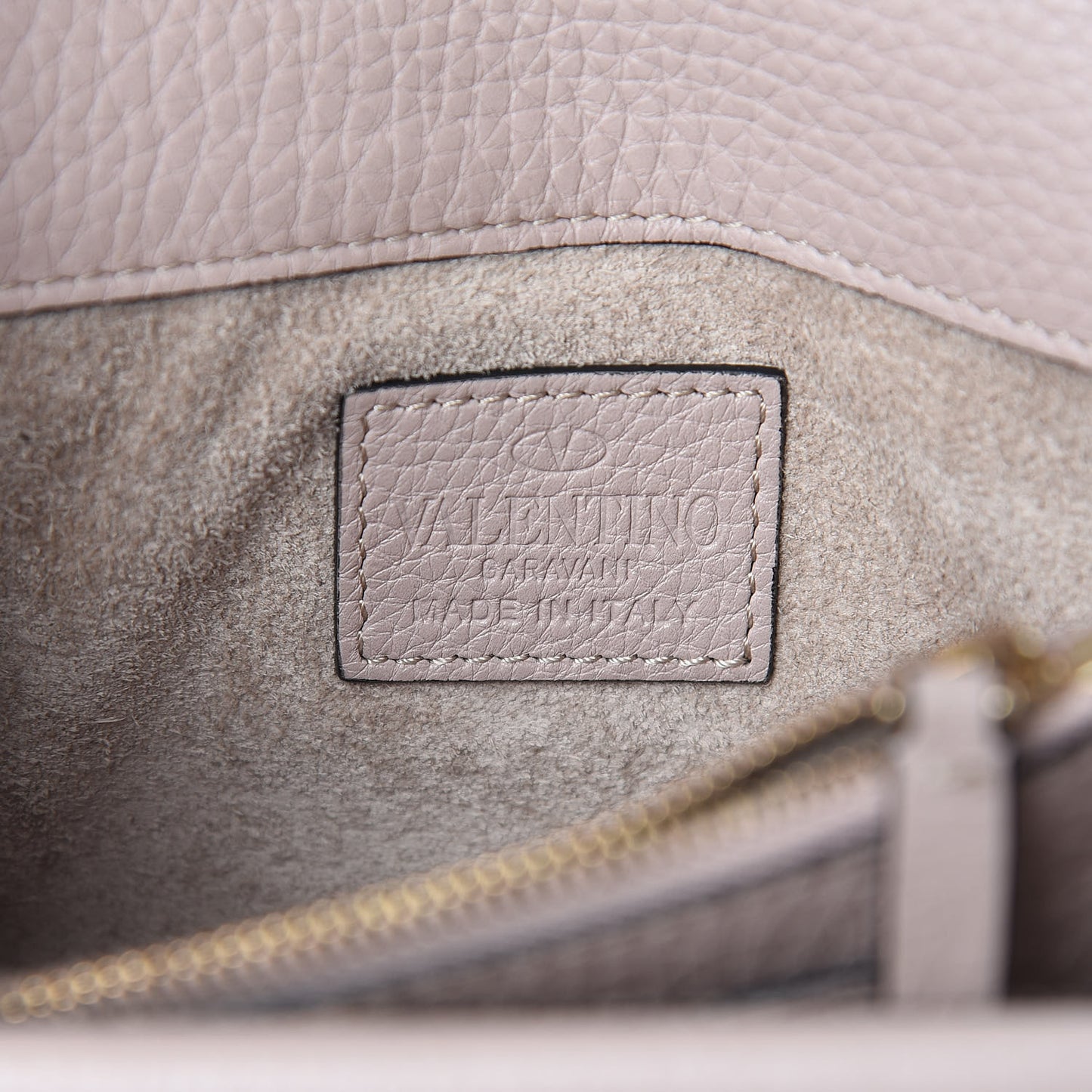 Pebbled Calfskin Rockstud Wallet on Chain Poudre