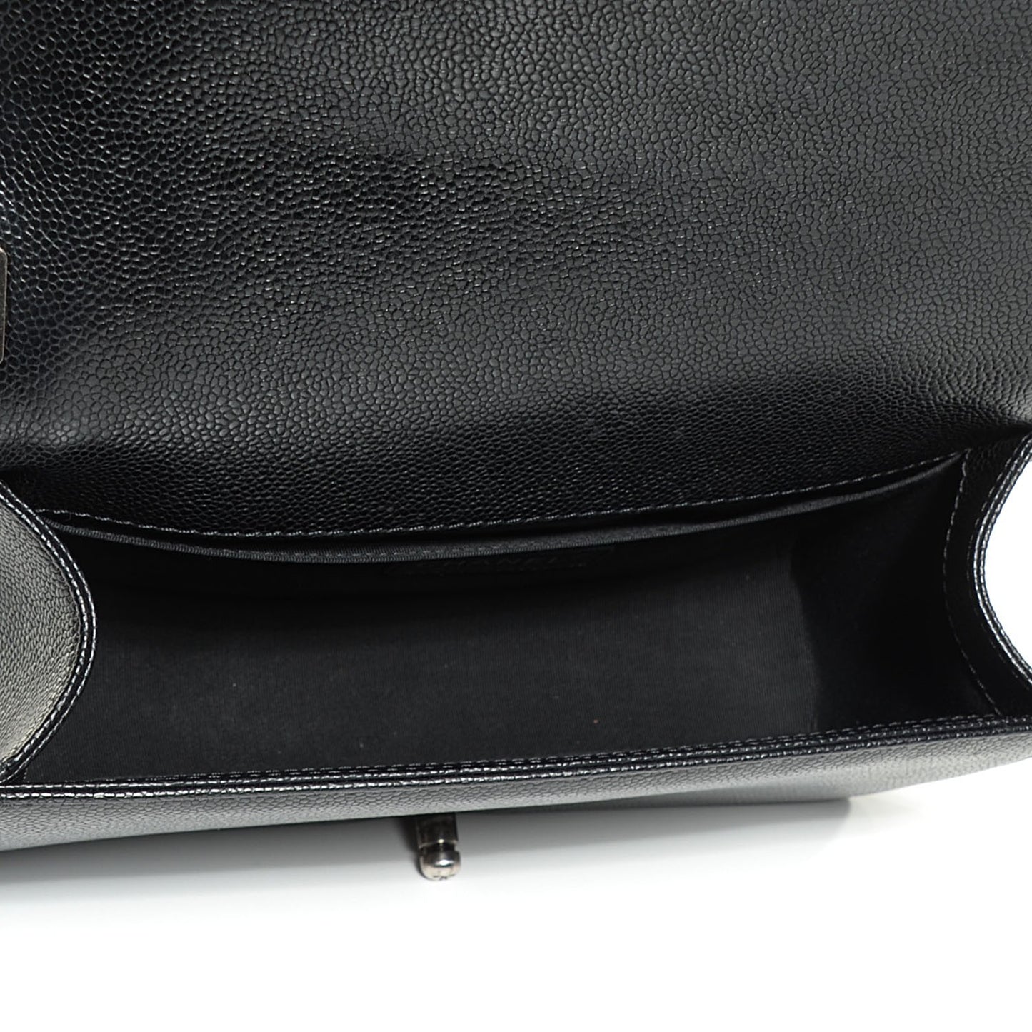 Caviar Quilted Medium Boy Flap Black