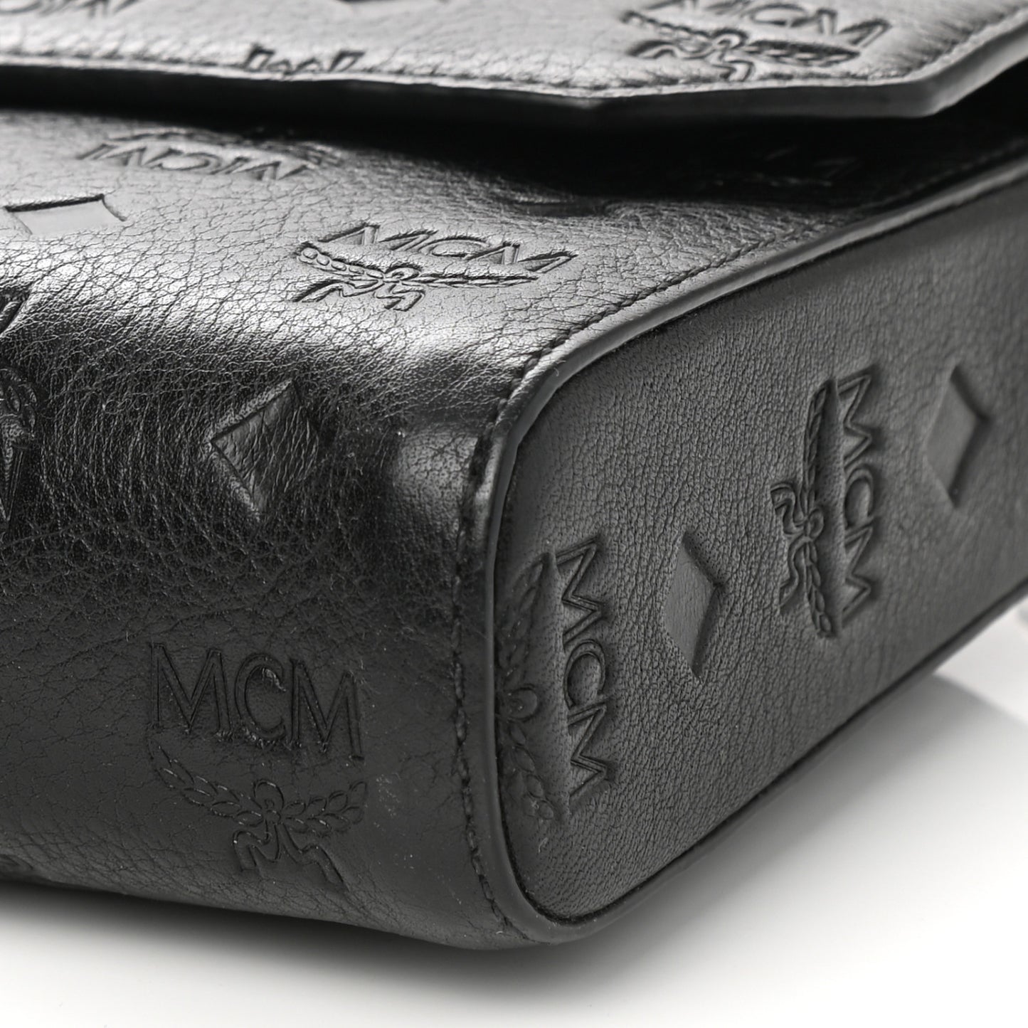 Calfskin Ottomar Wallet On Chain Black
