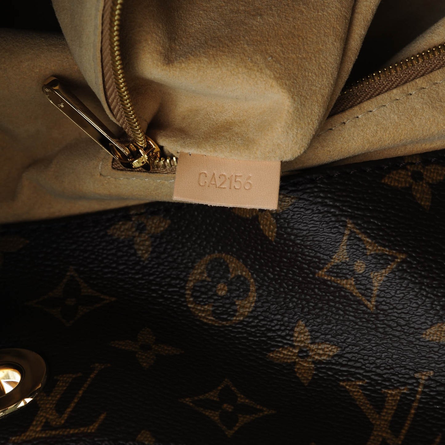Monogram Artsy MM