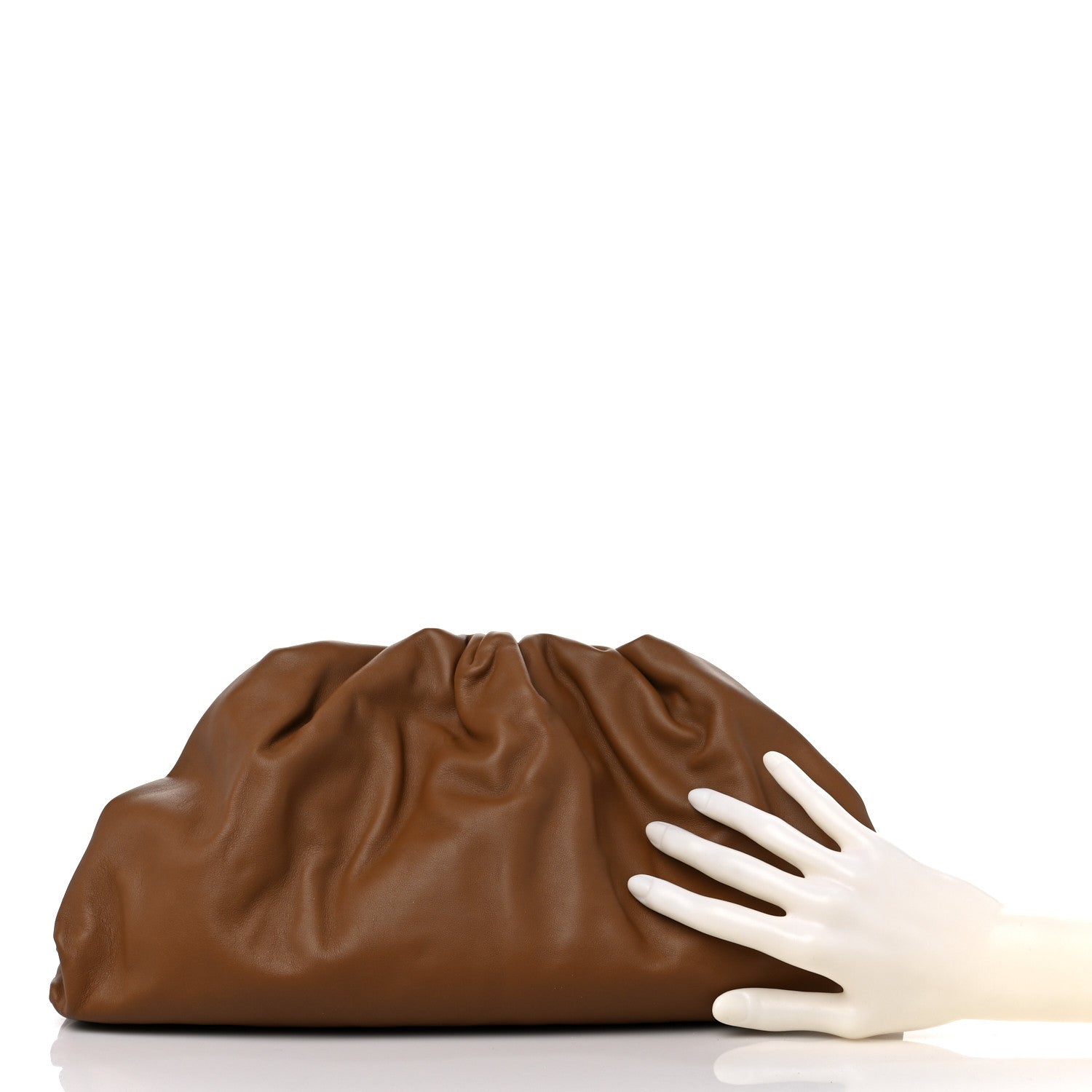 Bottega Veneta Smooth Butter Calf The Pouch Oversized Clutch Cammello 2 of 10