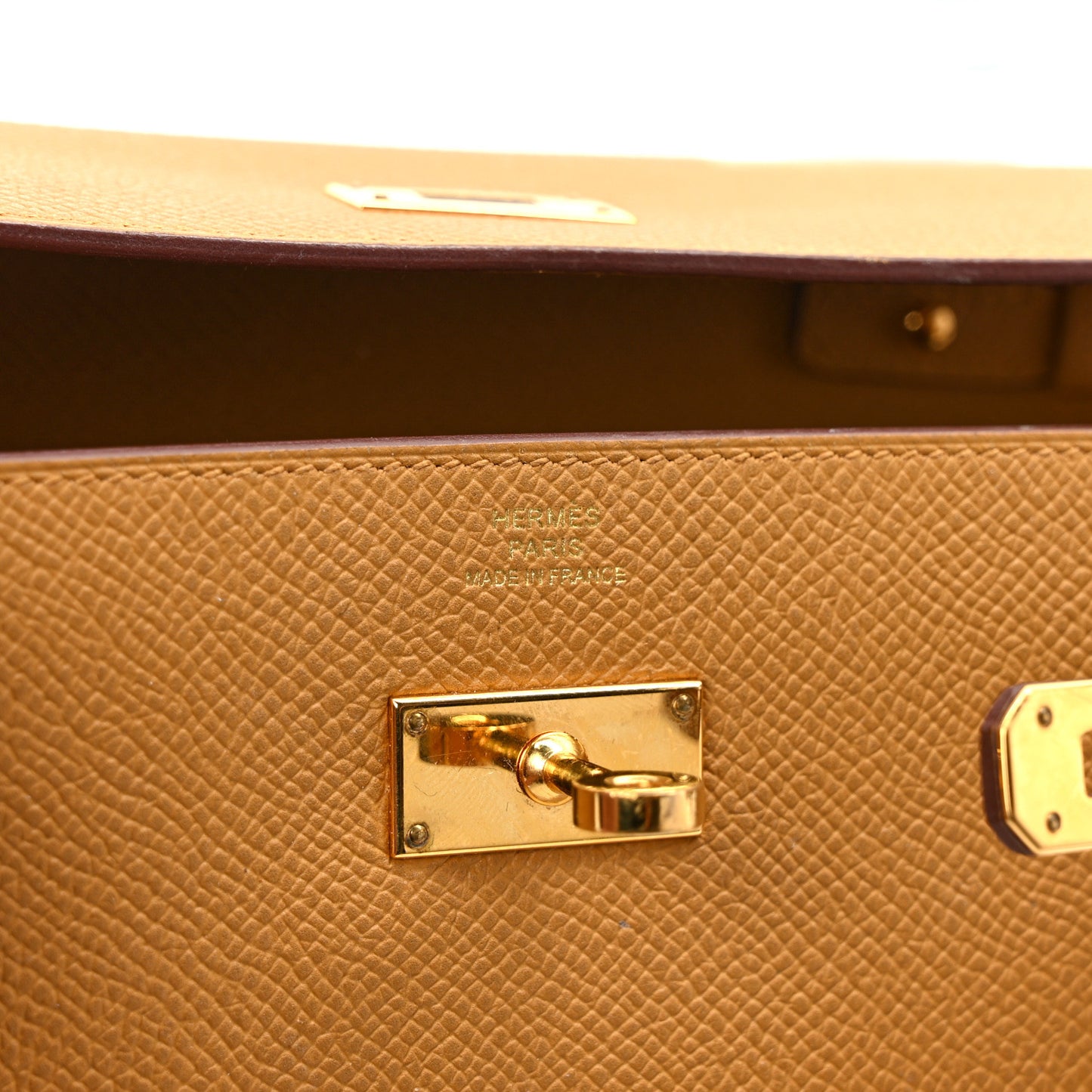 Epsom Kelly Wallet To Go Sesame
