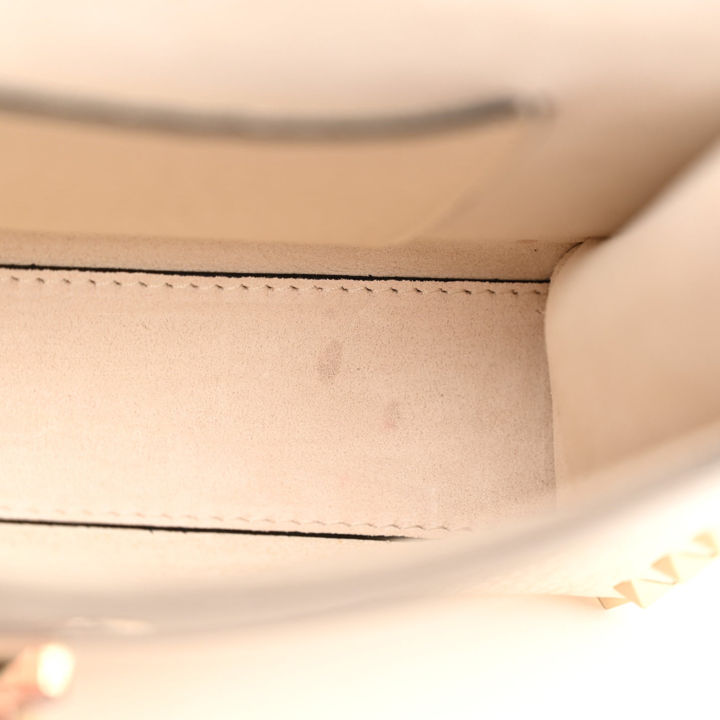 Pebbled Calfskin Medium Rockstud Flip Lock Crossbody Bag Light Ivory