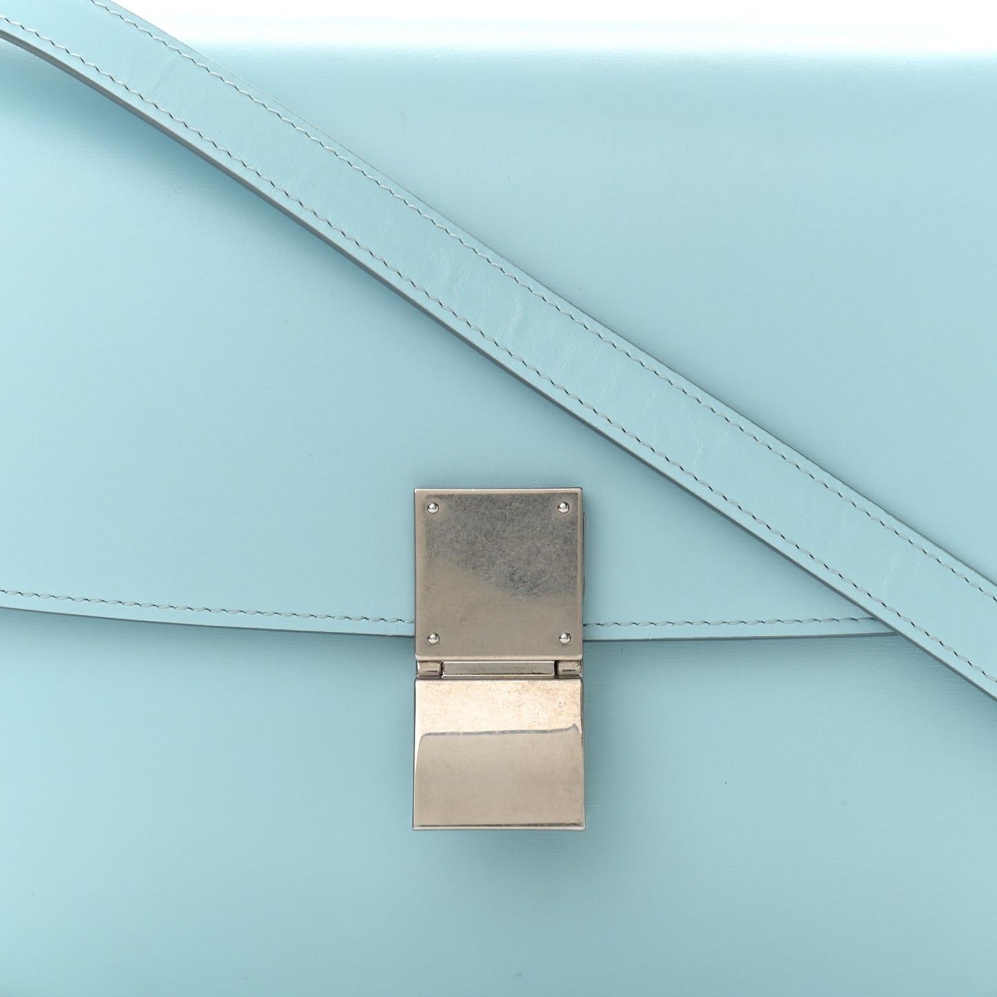 Box Calfskin Medium Classic Box Flap Bag Pool