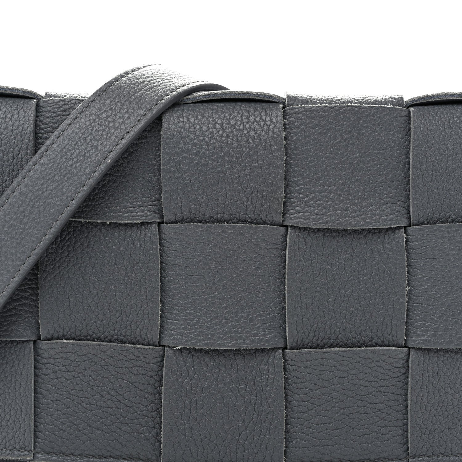 Bottega Veneta Grained Calfskin Maxi Intrecciato Cassette