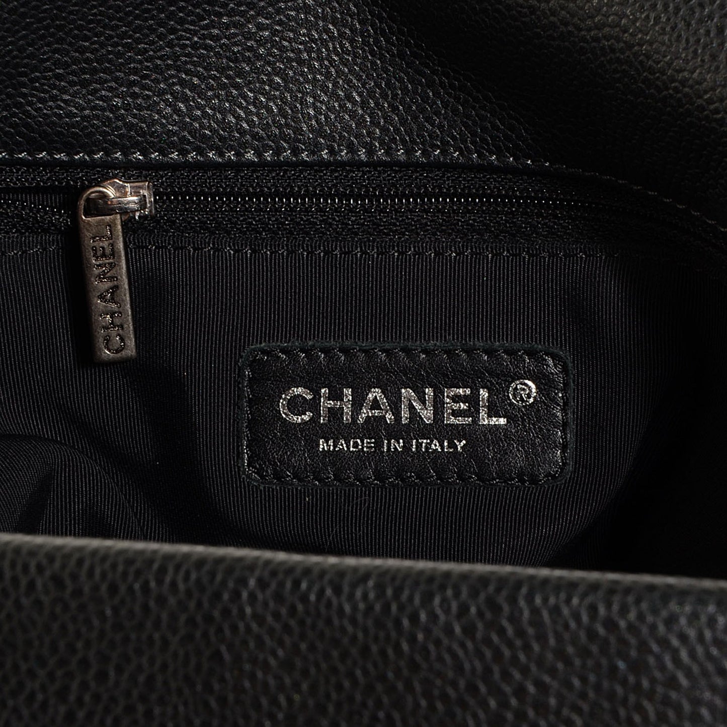 Caviar 31 Flap Black
