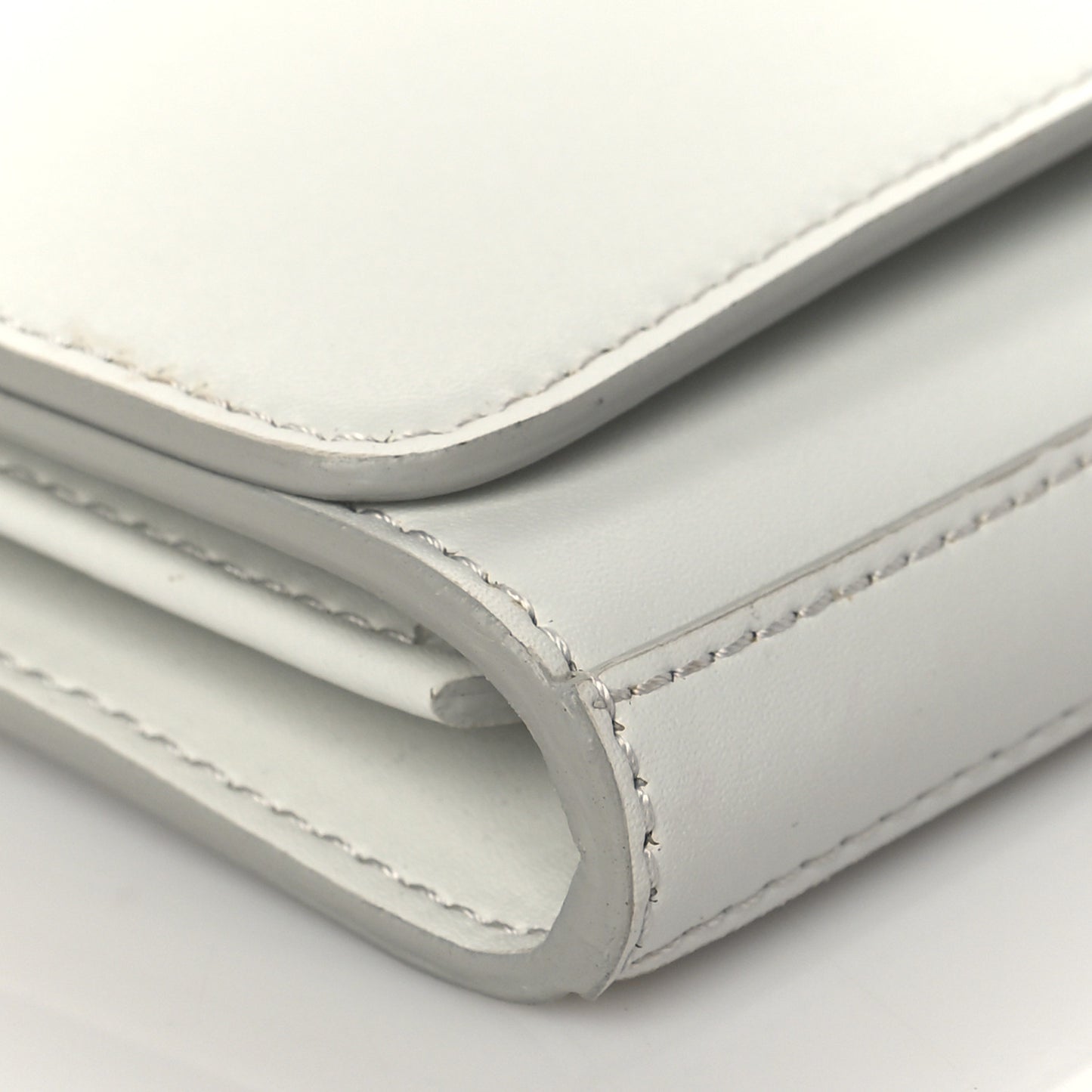 Vitello Liberty Lucido F is Fendi Wallet on Chain White