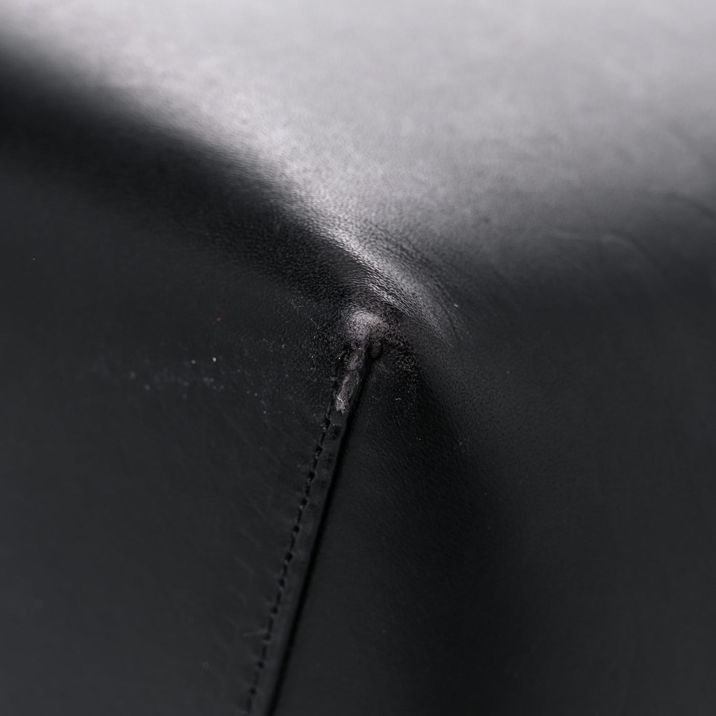 Vegetable Tanned Calfskin Bucket Bag Black Flamma